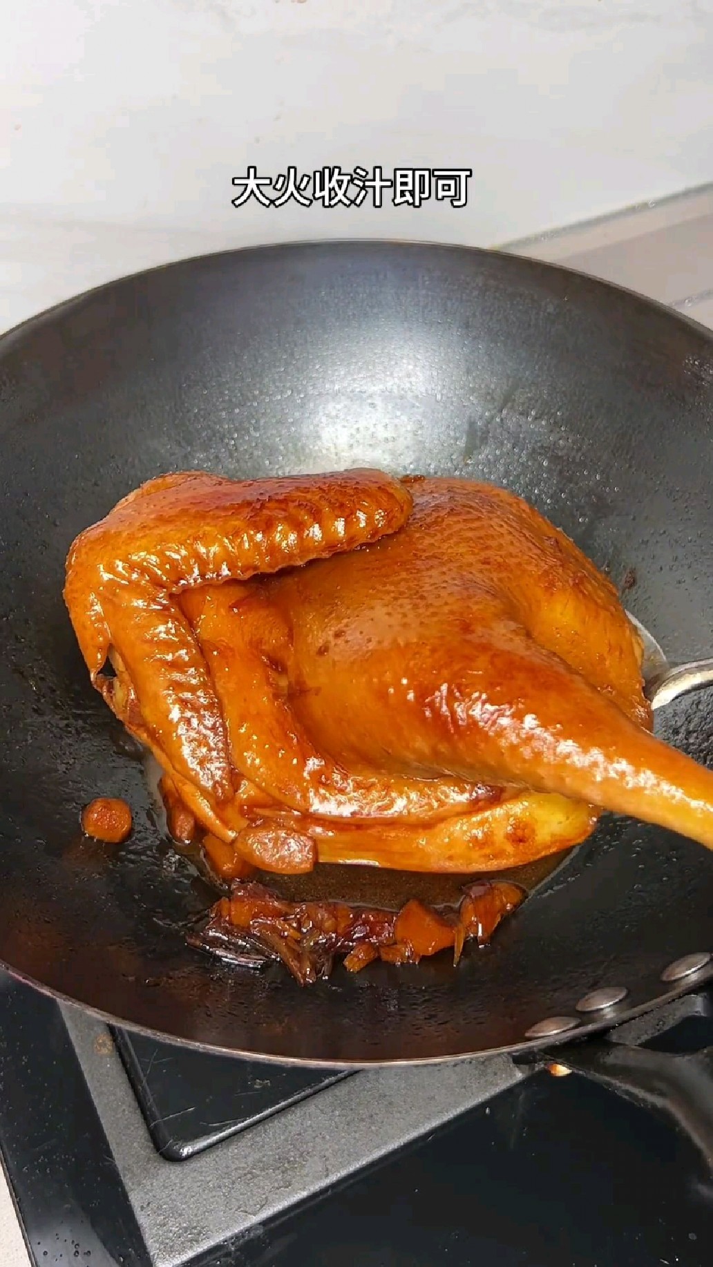 酱油鸡的家常做法，皮爽肉嫩，酱香浓郁