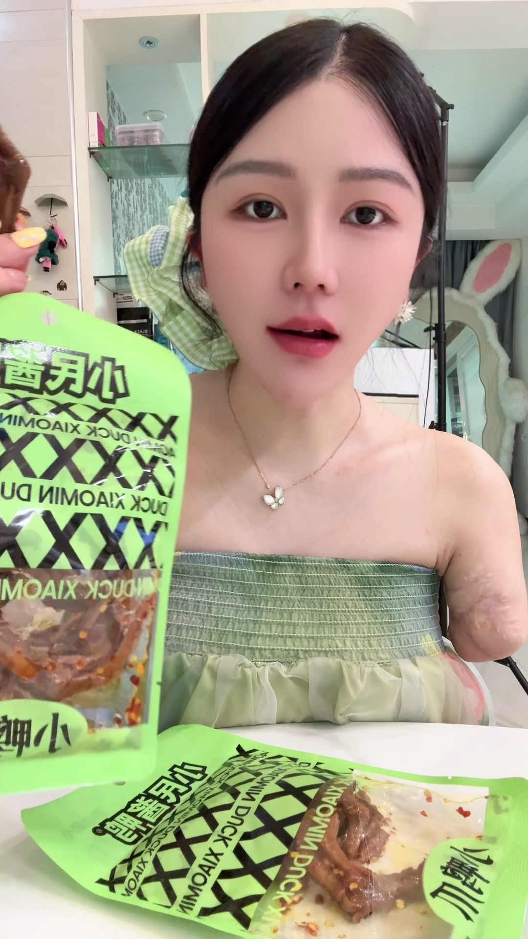 酱香小鸭爪正宗又地道,好吃停不下来,追剧当夜宵都不错#酱鸭爪