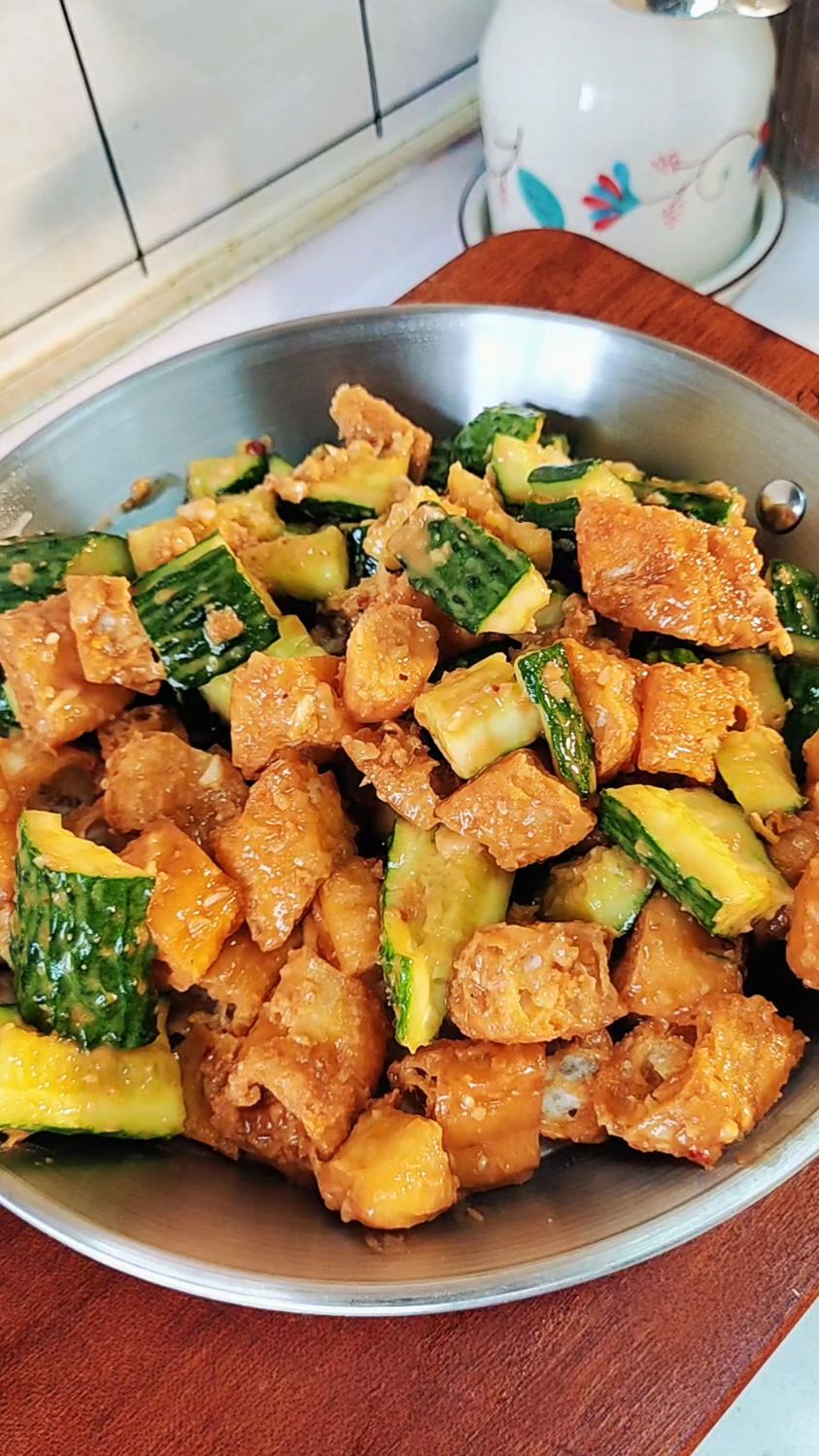 黄瓜拌油条：我以为很小众！嘎嘎酥脆！!黄瓜和油条简直是神仙搭配