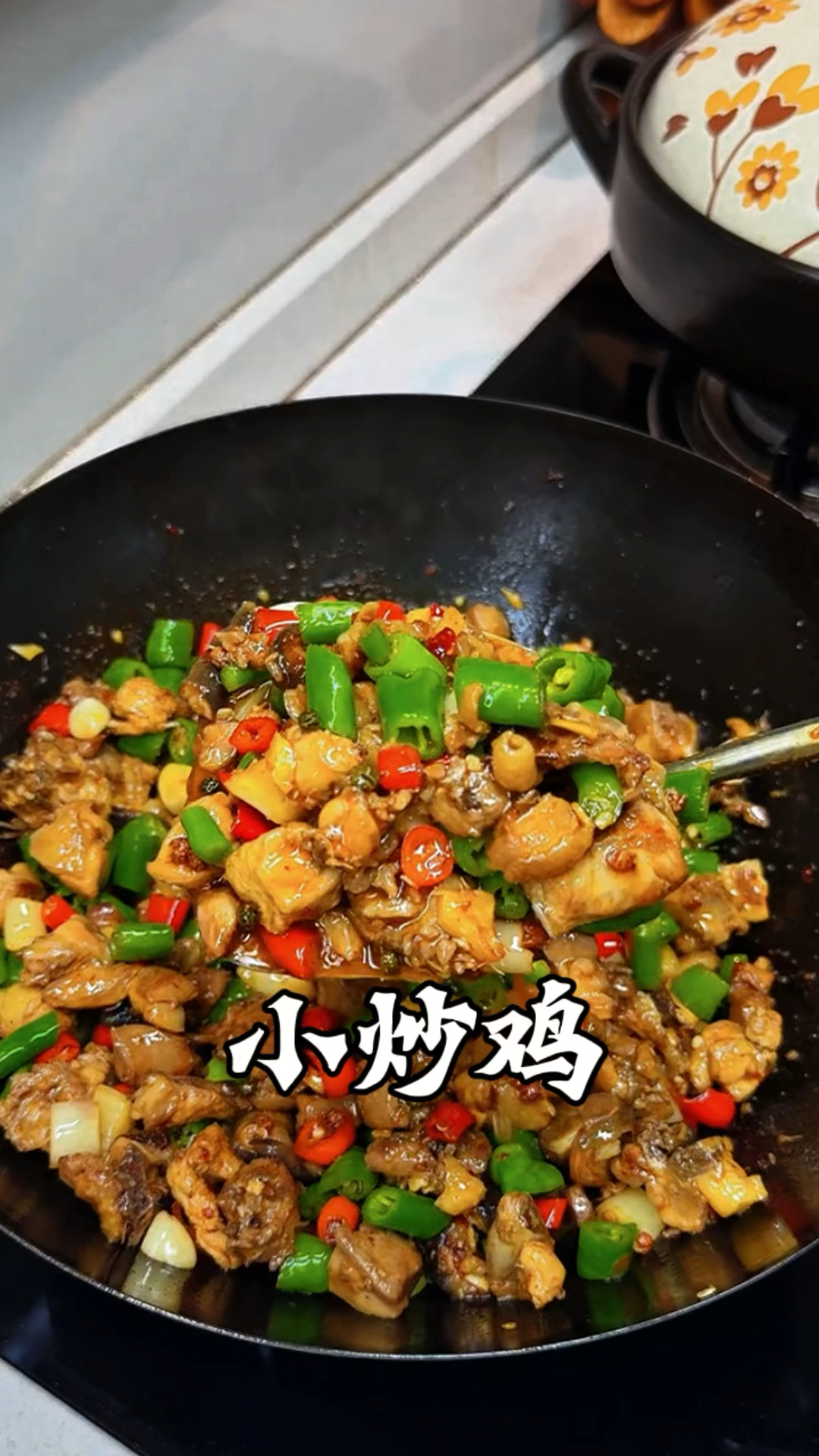 很难有小鸡从运城活着离开，不是做了炒鸡，就是做了大盘鸡