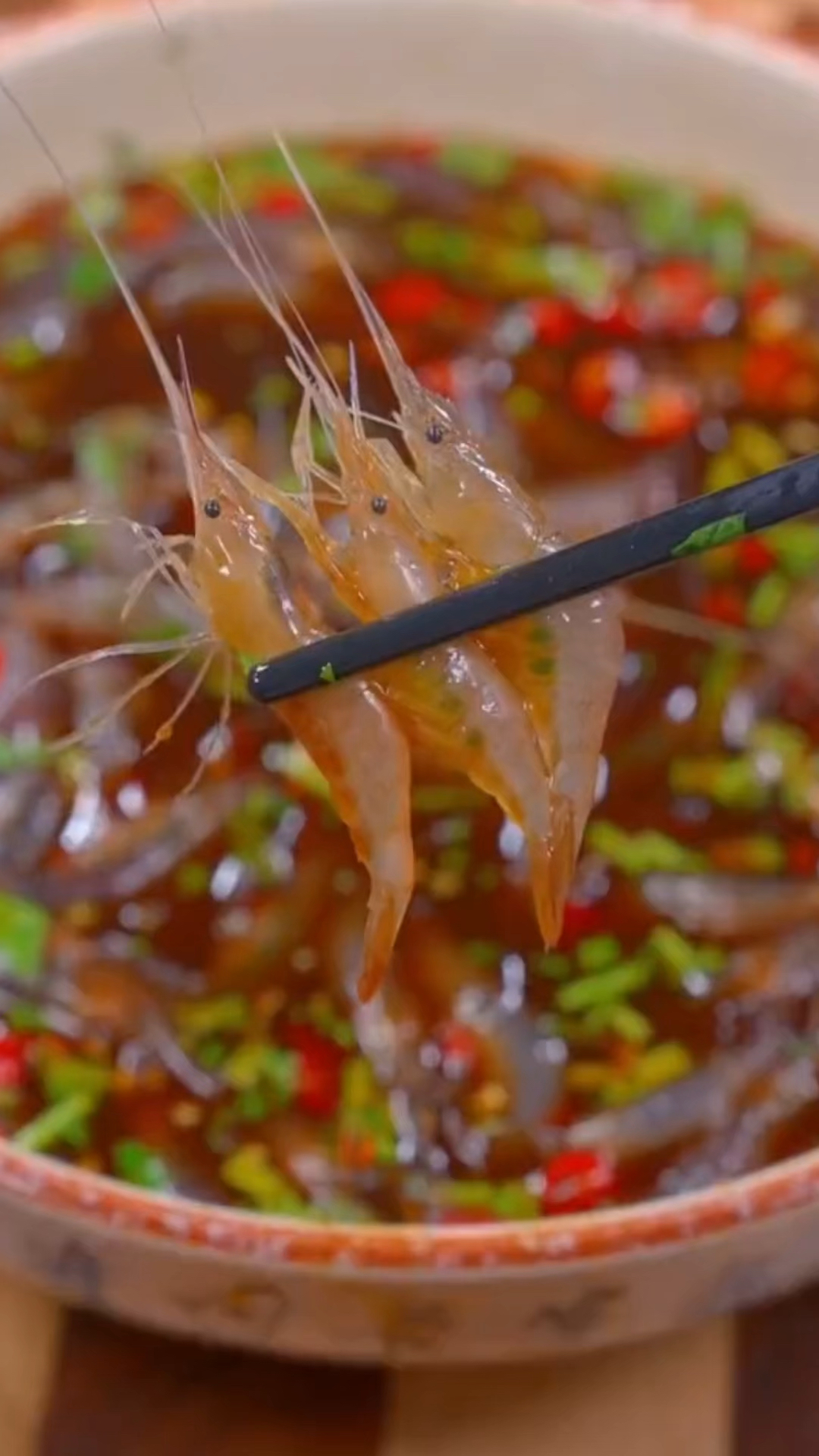 泰国的跳跳虾美食