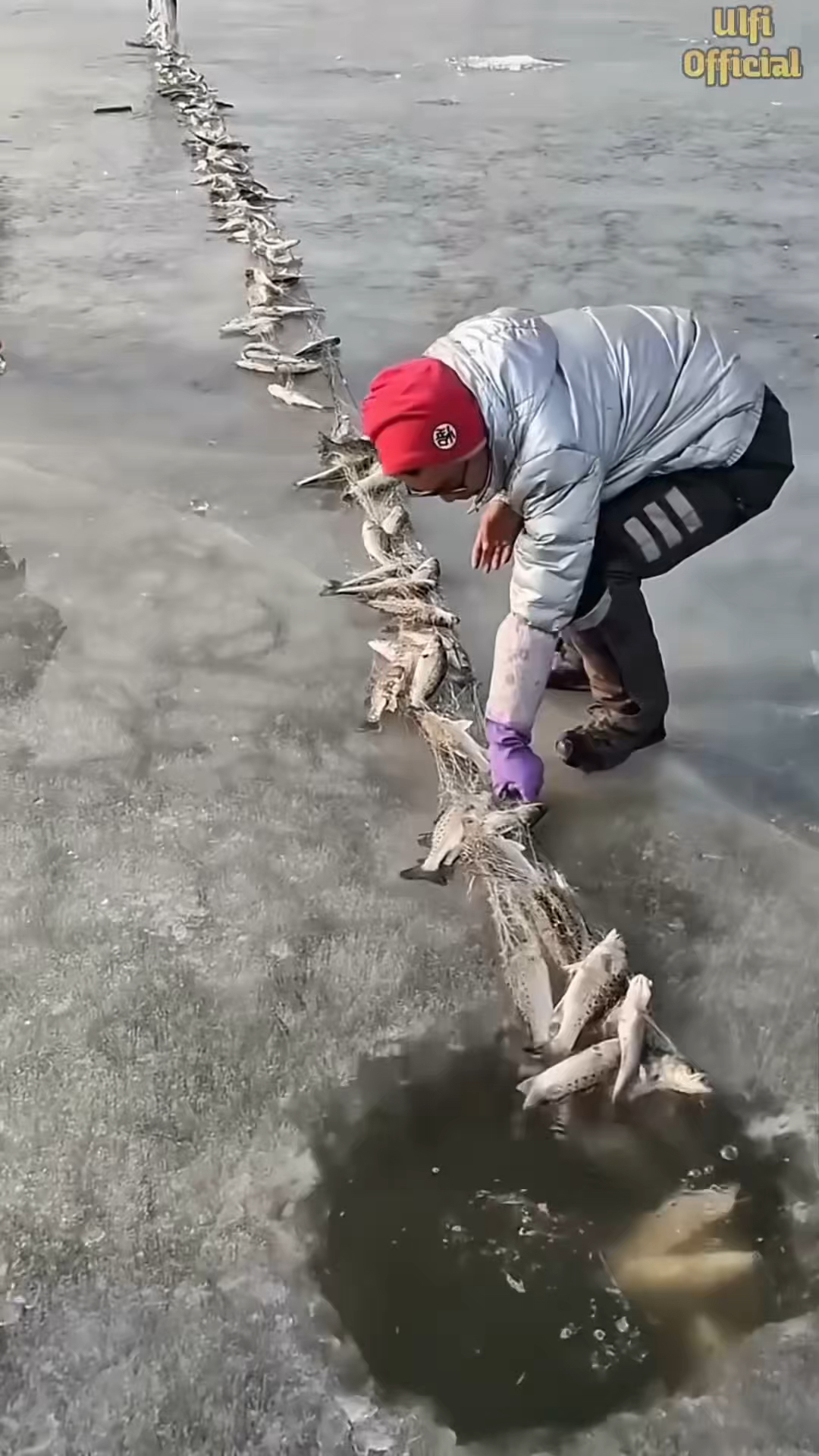 传统的冰上捕鱼方法