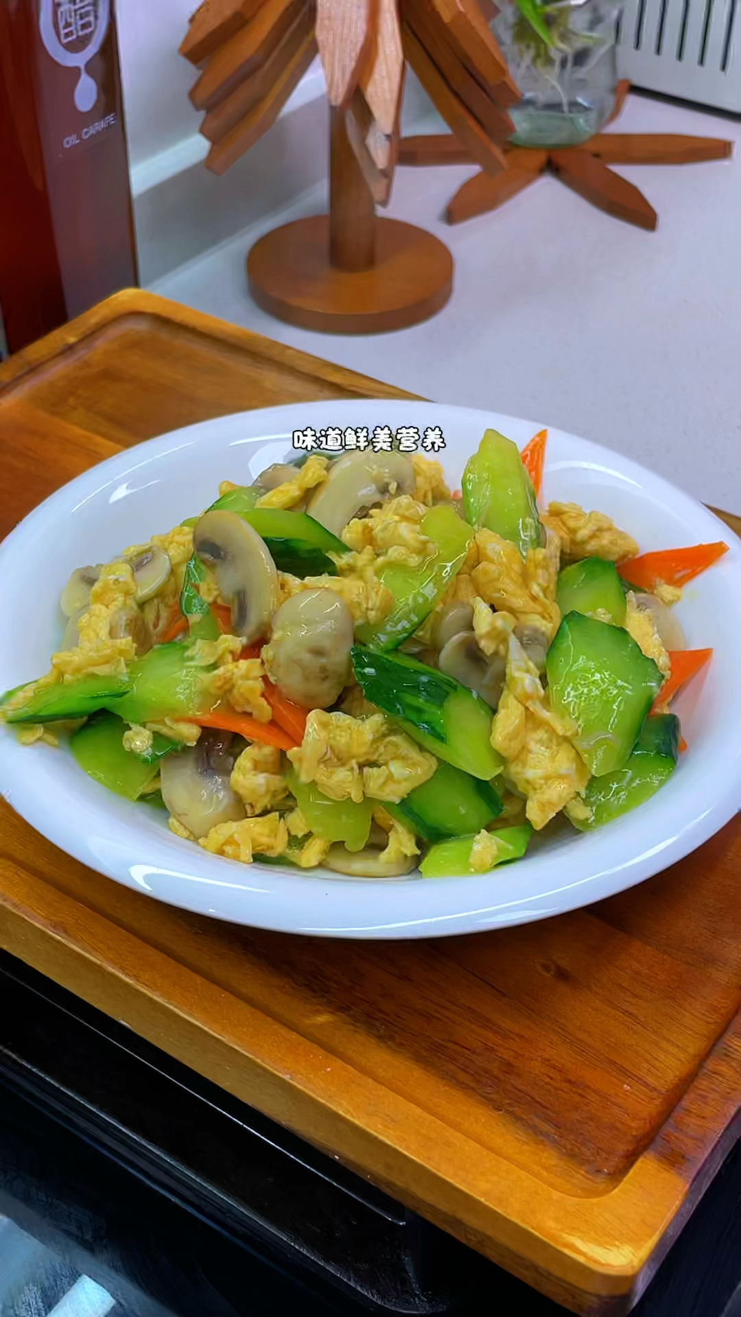 口蘑黄瓜炒鸡蛋的做法