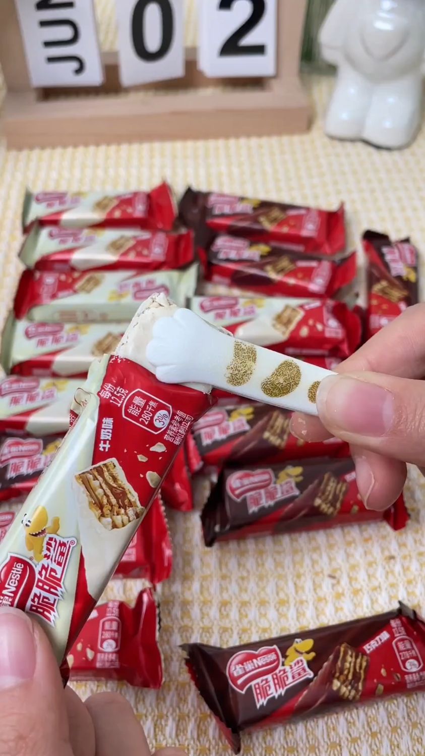 雀巢脆脆鲨巧克力威化饼干