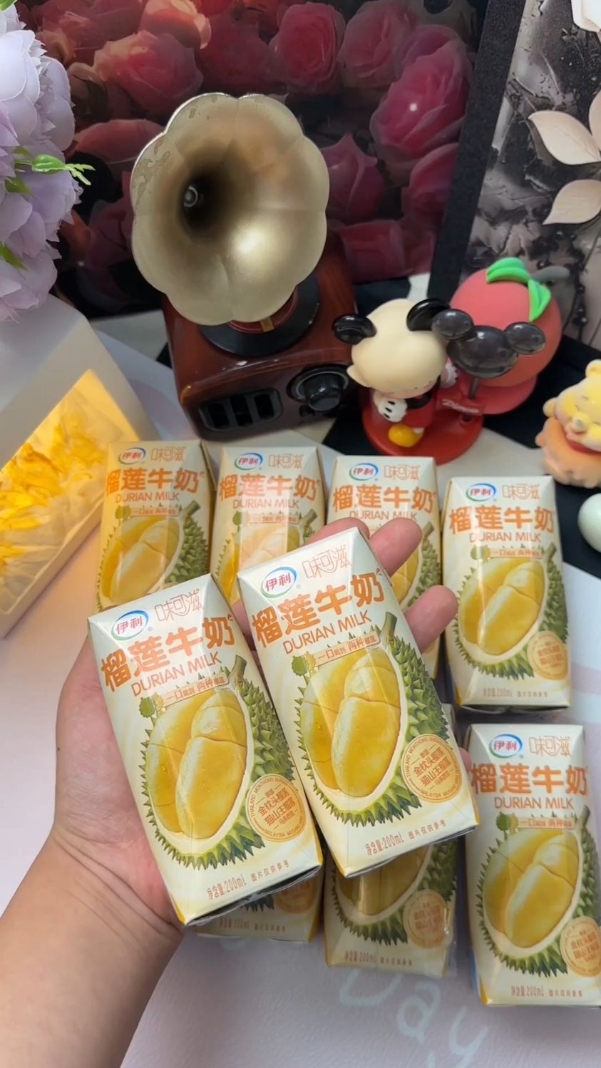 新鲜日期 伊利味可滋榴莲牛奶10盒家庭分享#伊利品牌 #榴莲风味