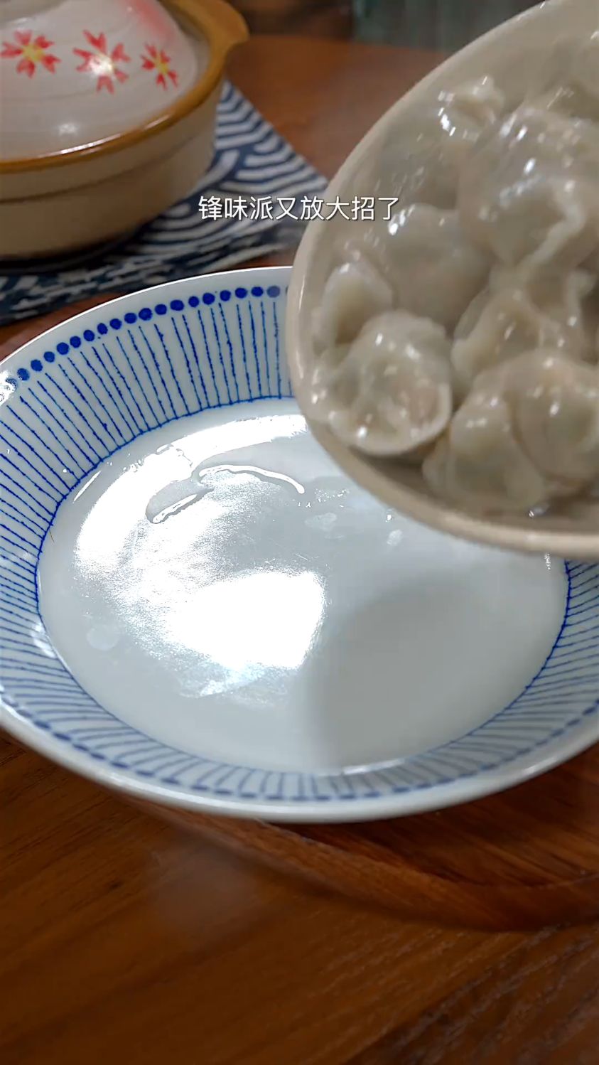 锋味派黑猪肉饺子 锋味派又放大招了，这个黑猪肉饺子，皮薄馅大