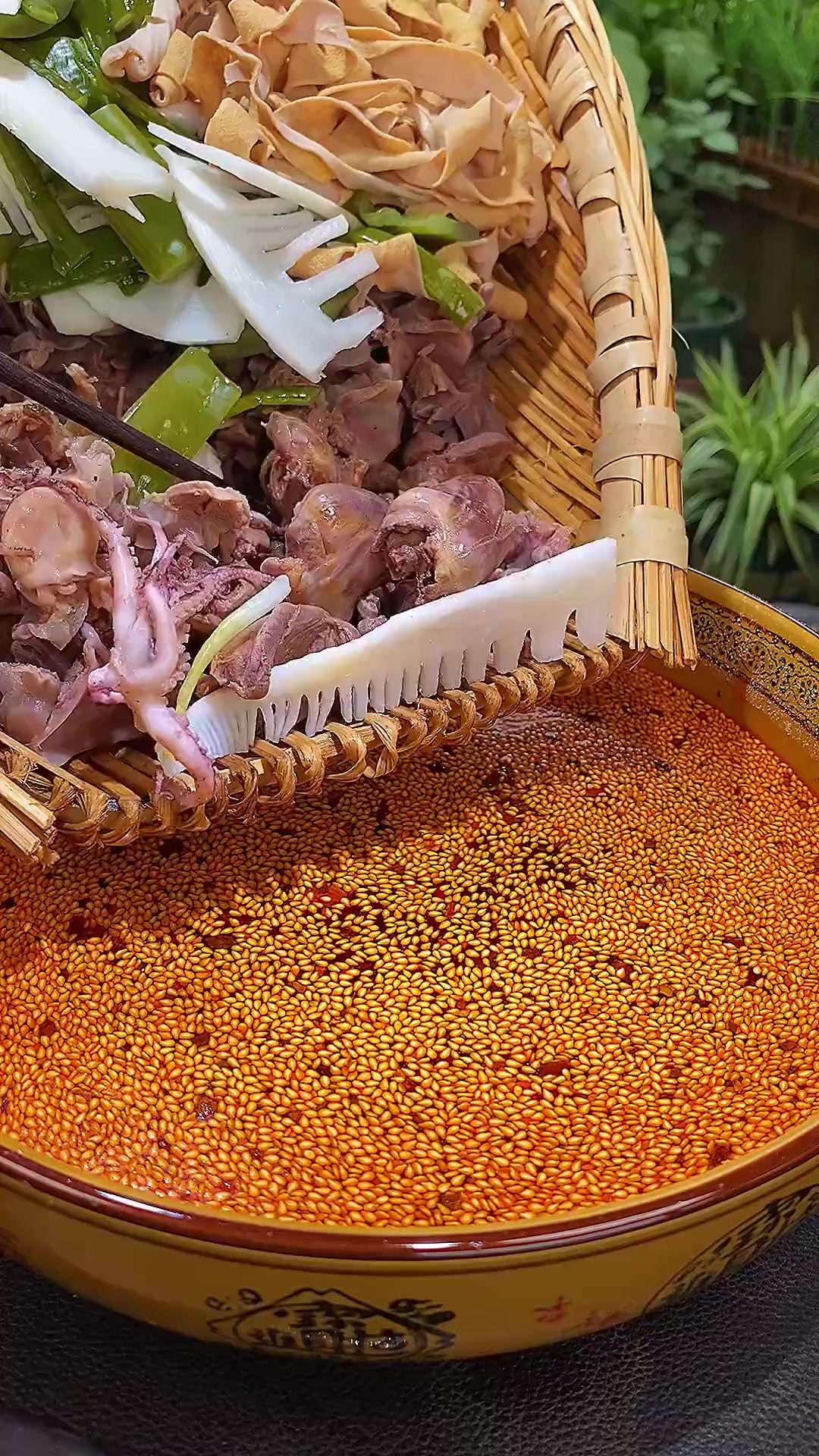 麻辣味钵钵鸡来咯