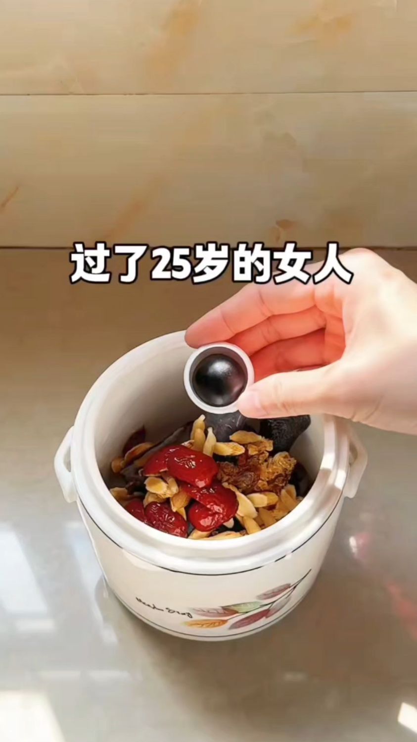 乌鸡 枸杞 乌鸡白凤丸 黄芪 当归 红枣 就这几样喝3次P肤明显红润