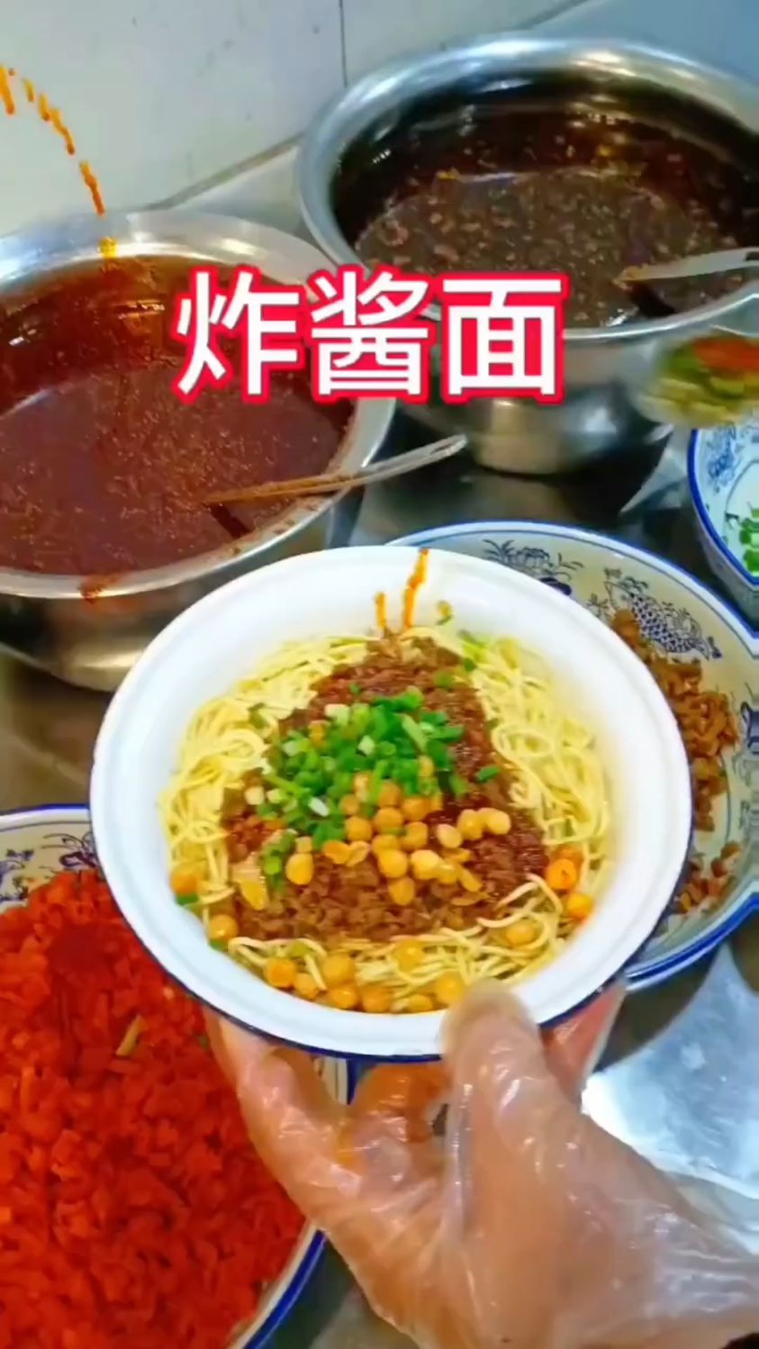 襄阳炸酱面是湖北襄阳的特色风味小