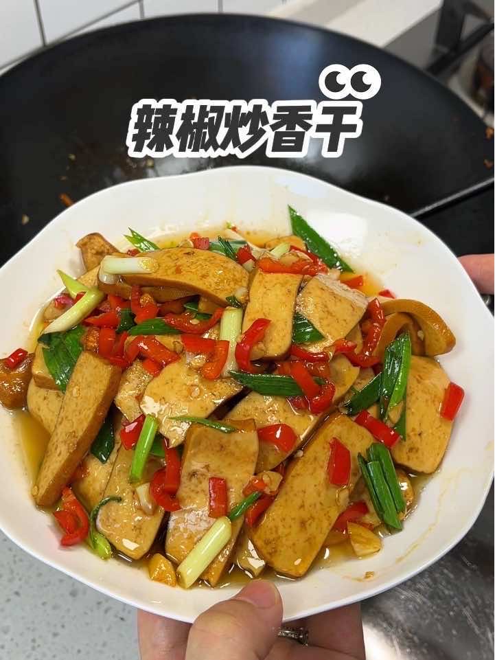 辣椒爆炒竟比肉香 秘制配方秒杀大盘鸡！