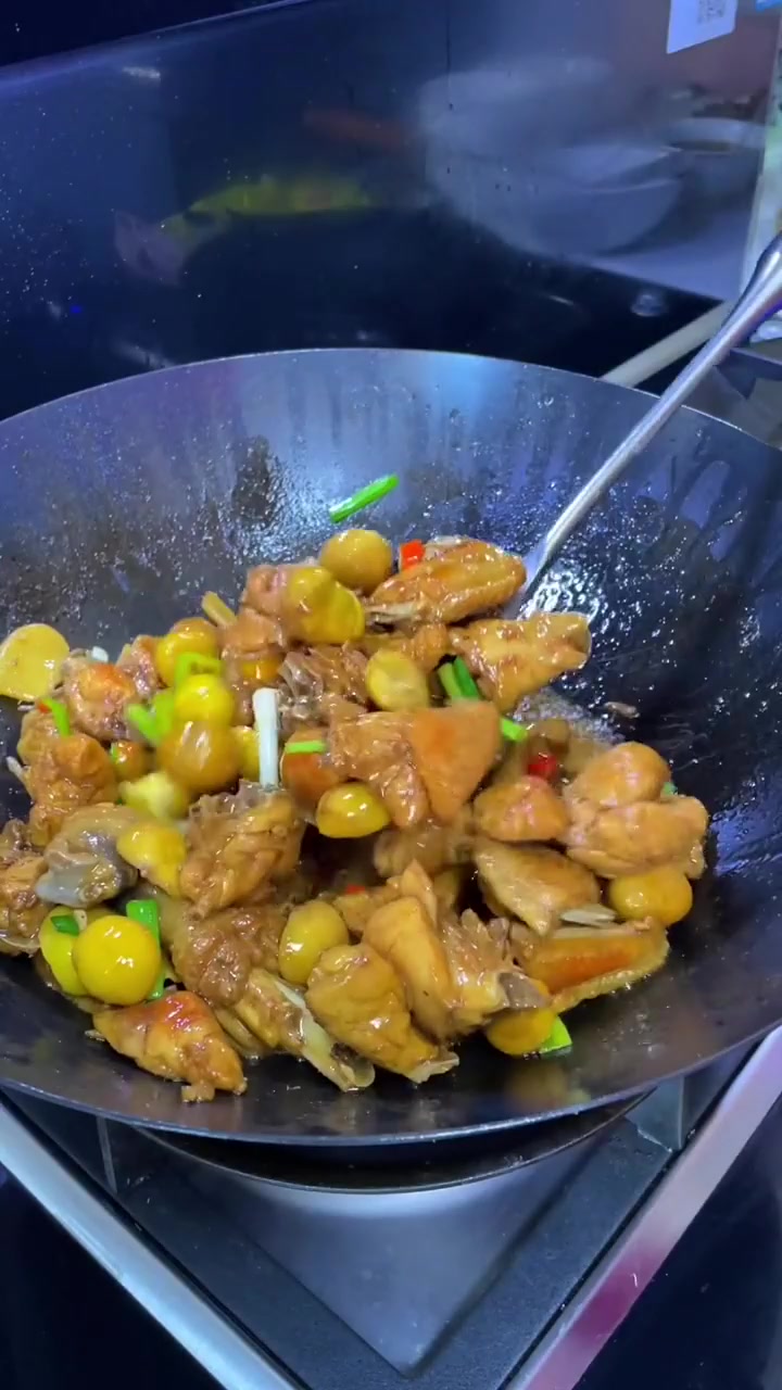 新鲜的鸡肉不用焯水做出来的板栗烧鸡才好吃!