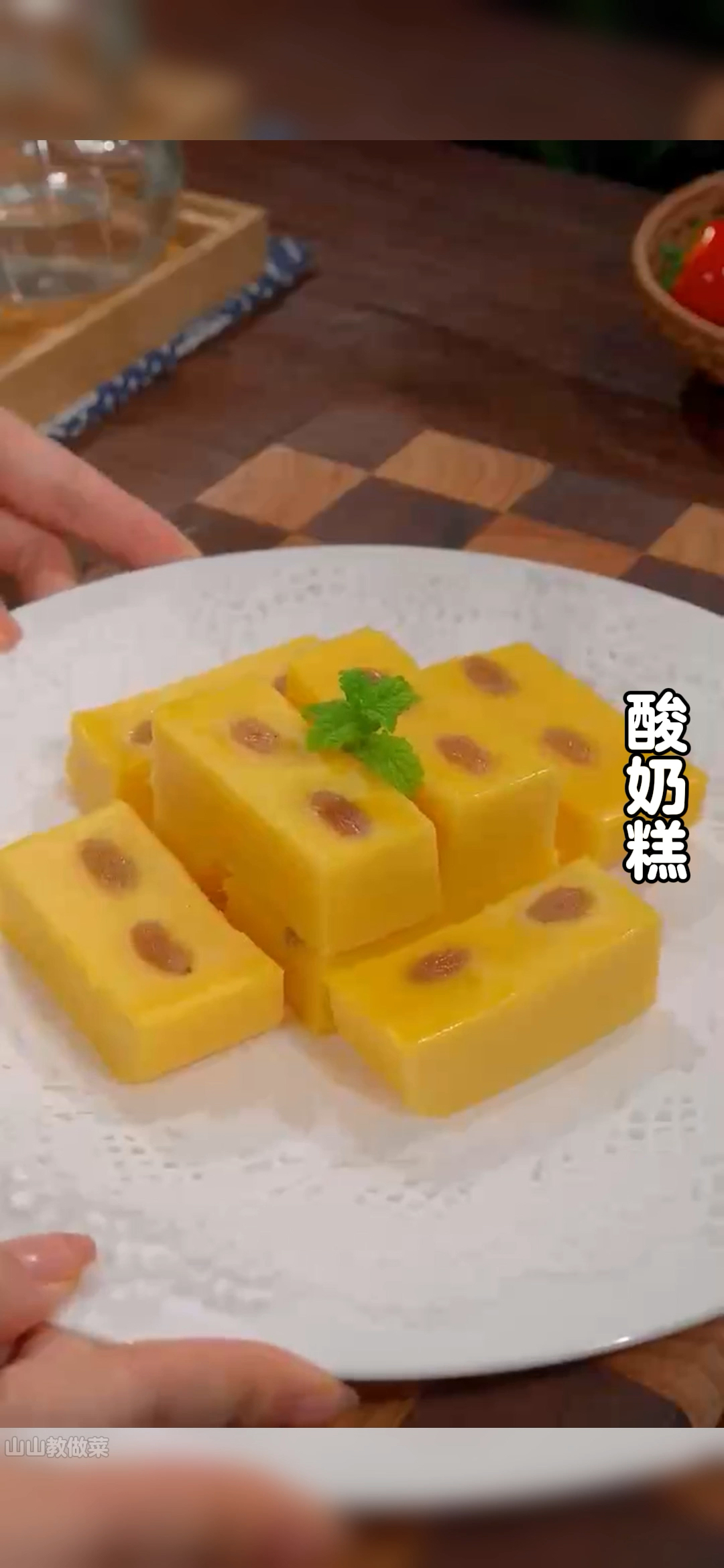 家里孩子不喜欢和牛奶的,你可以试试这个酸奶糕的做法,软糯Q弹
