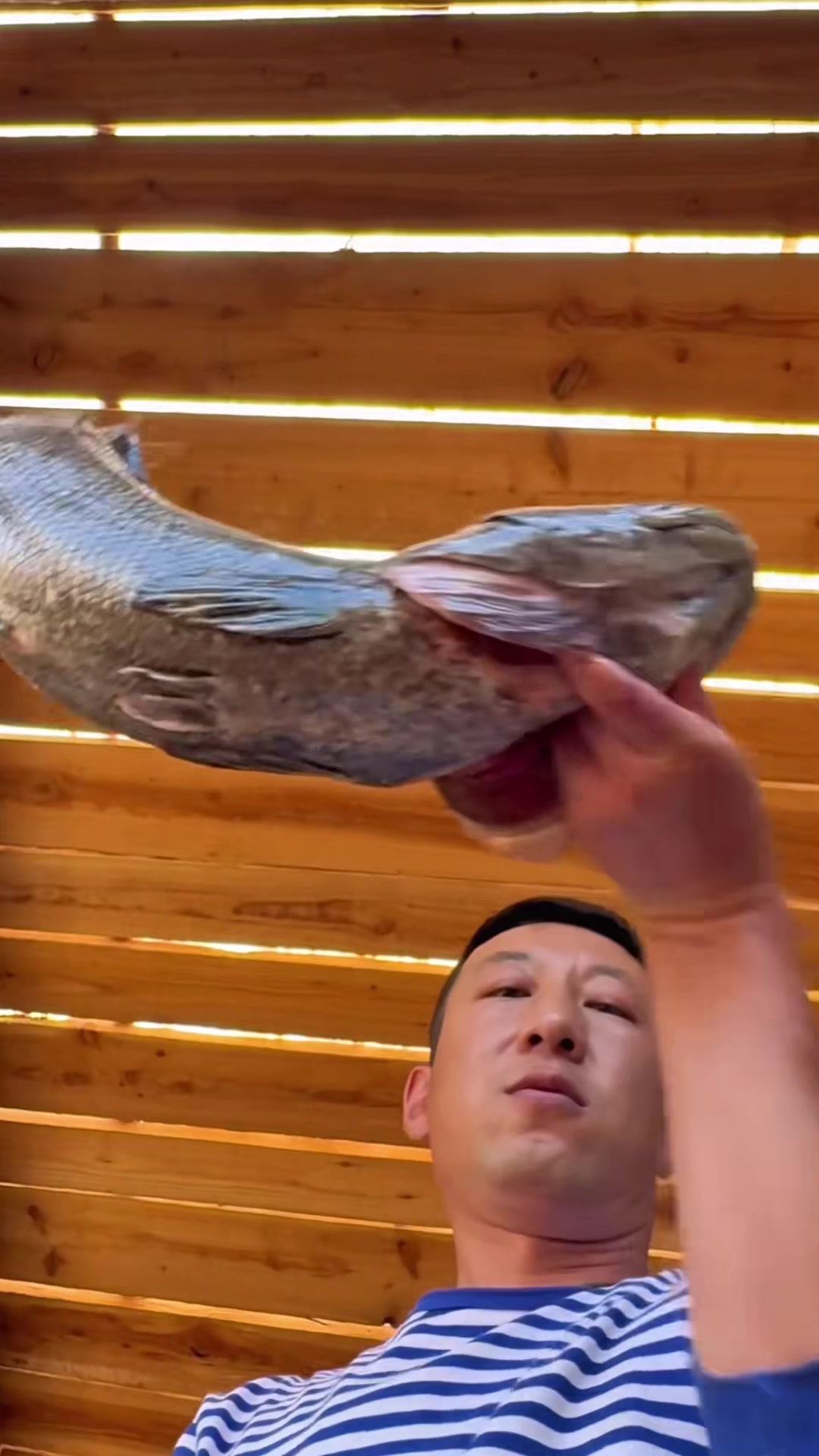 水煮黑鱼片！农村就这生活！