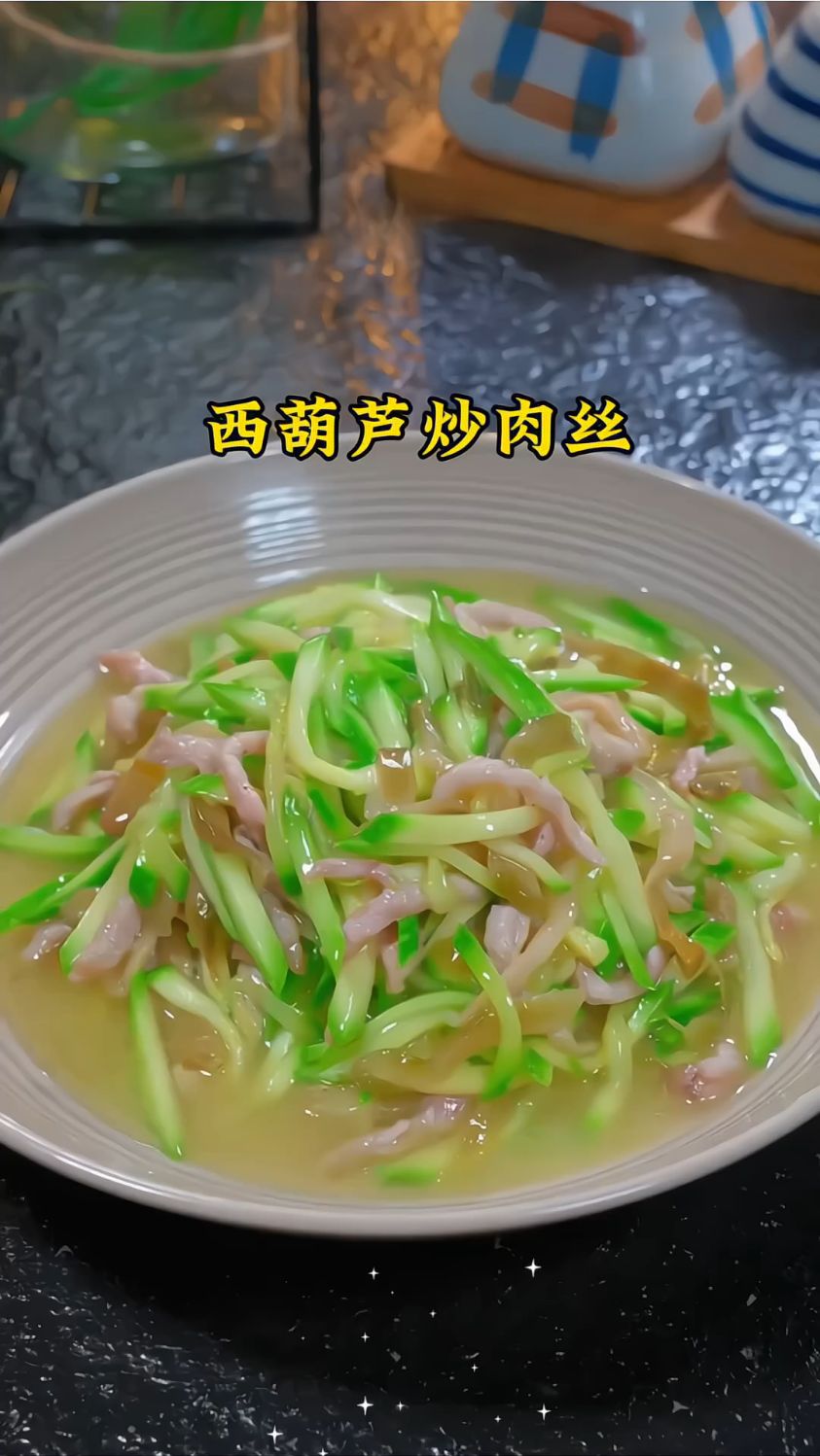葫芦榨菜肉丝,这样一炒,清爽解腻,好吃又下饭