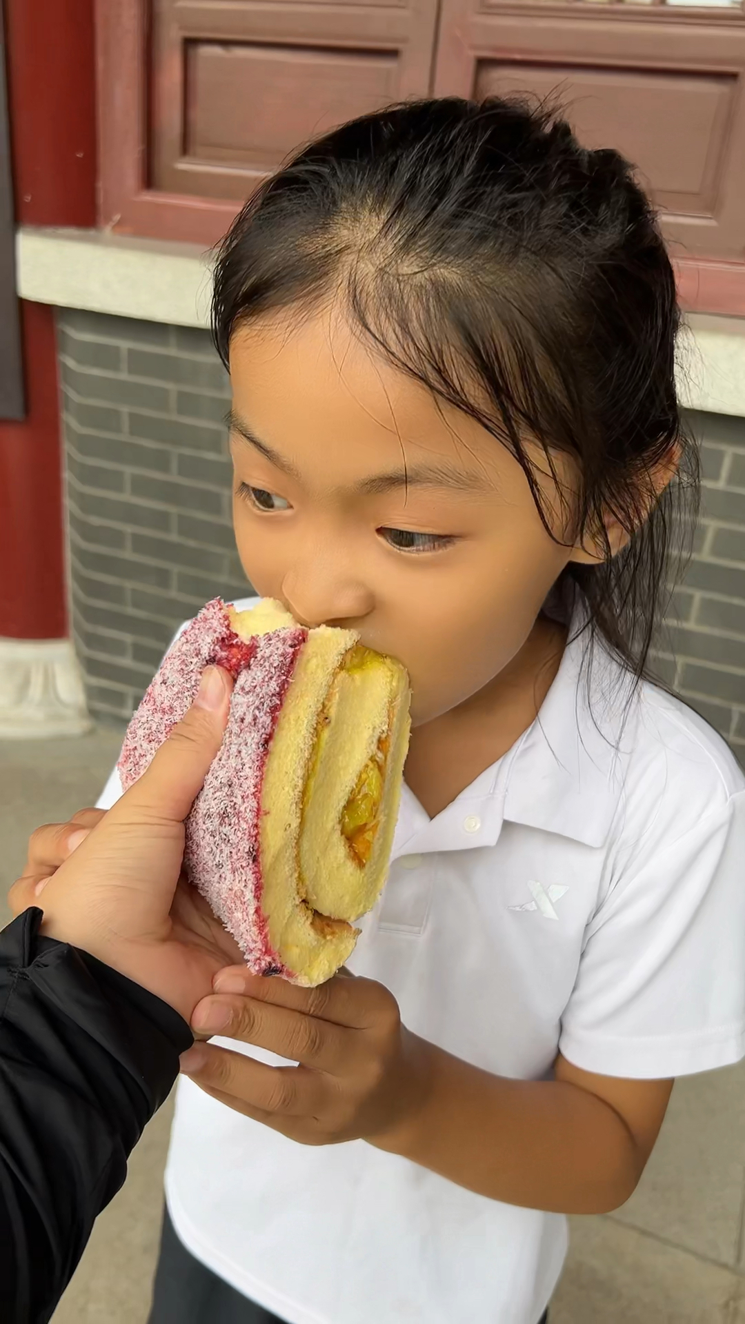 亲子玩乐,这个蛋糕是真的吗?