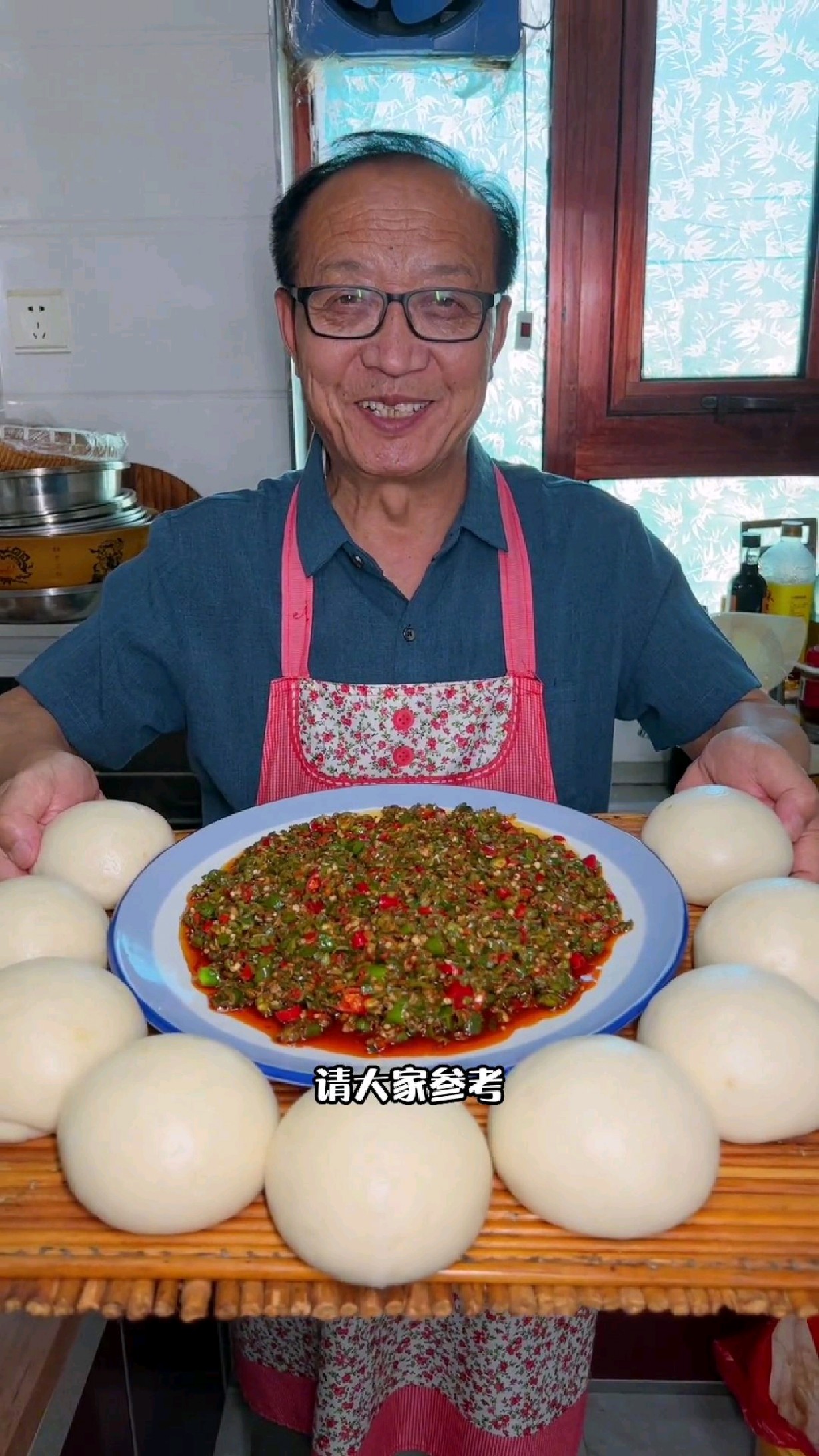 线线辣子夹热馒头,一口气能吃三个,谗的流口水#陕西农家美食