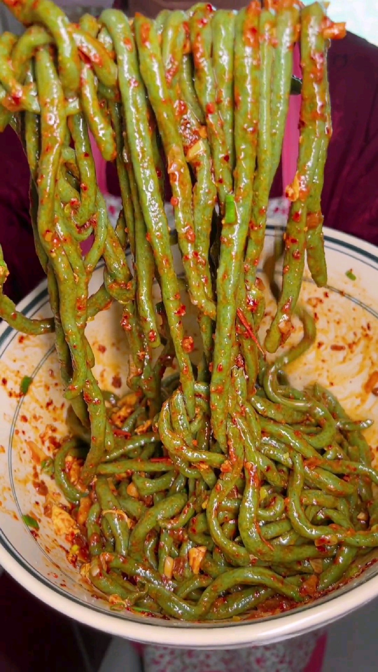 跟我学做，手工菠菜面搓搓，一口气能吃一大碗，好吃撩咋了