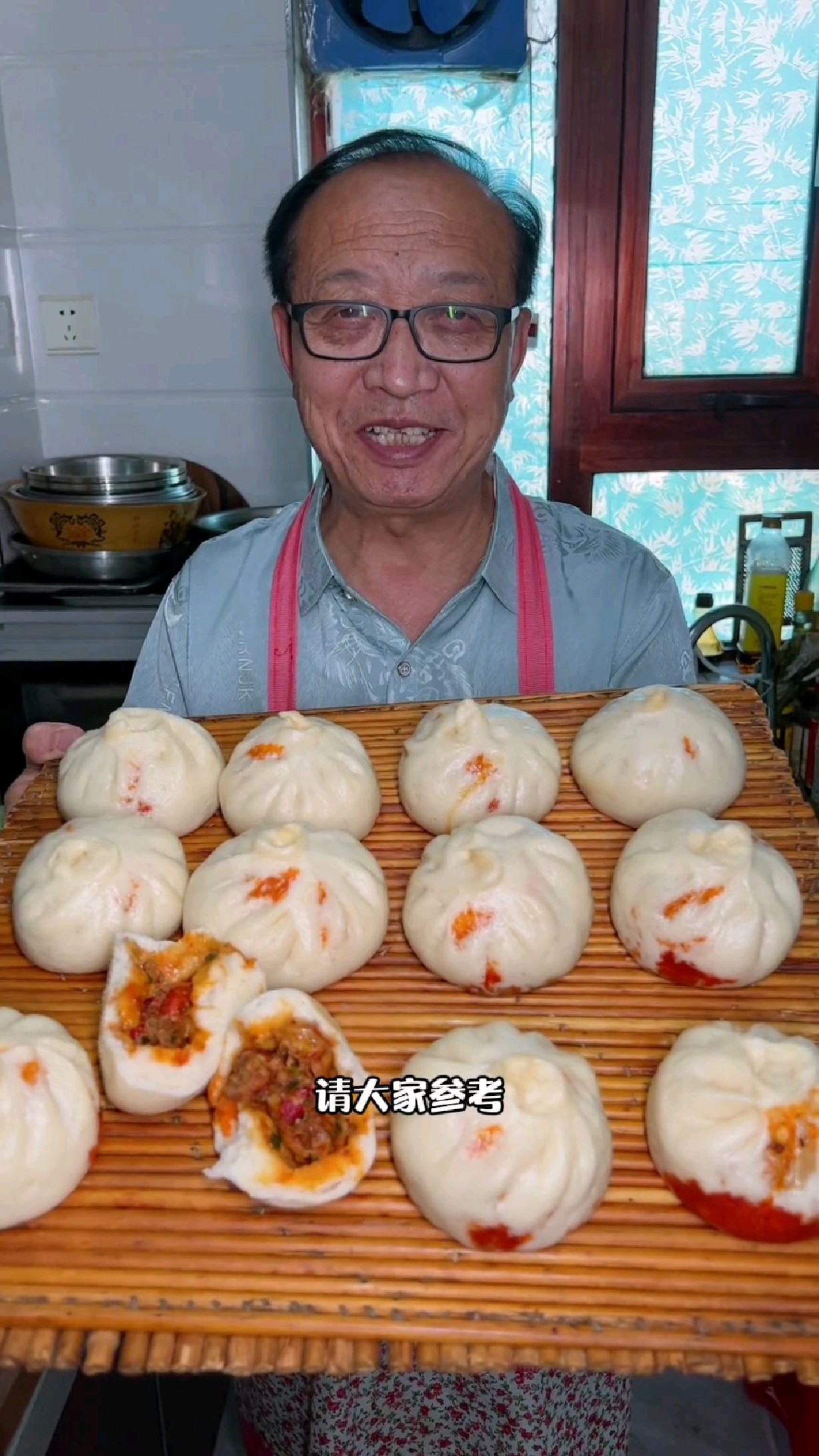 跟我学做,小龙虾馅的包子,一口气能吃三个,好吃美味的很