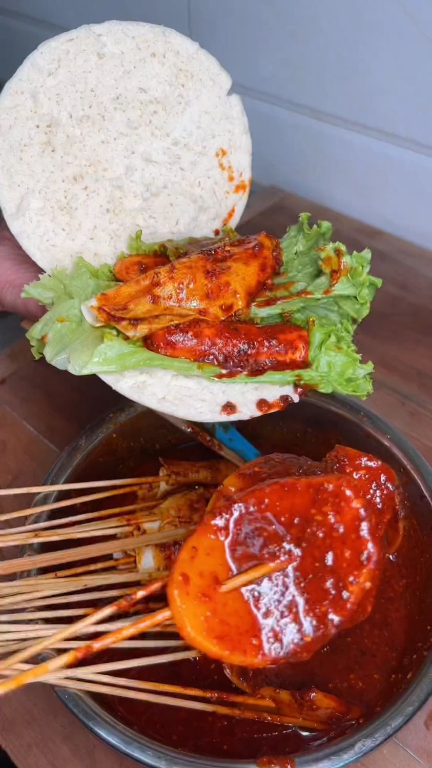 陕西街边小吃,土豆片夹馍做法来了,好吃美味,就是有点辣