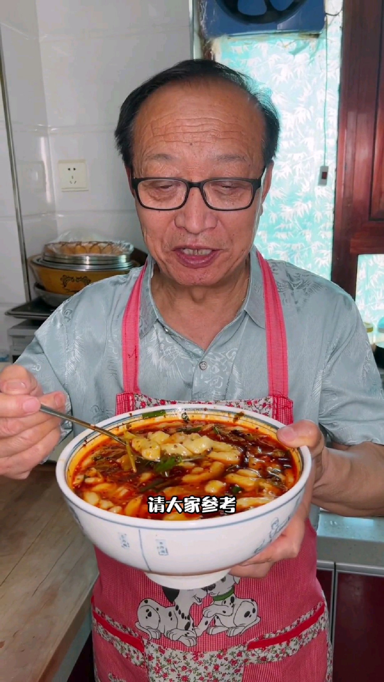 陕西夏日美食，玉米面搅团鱼鱼，好吃香迷糊了