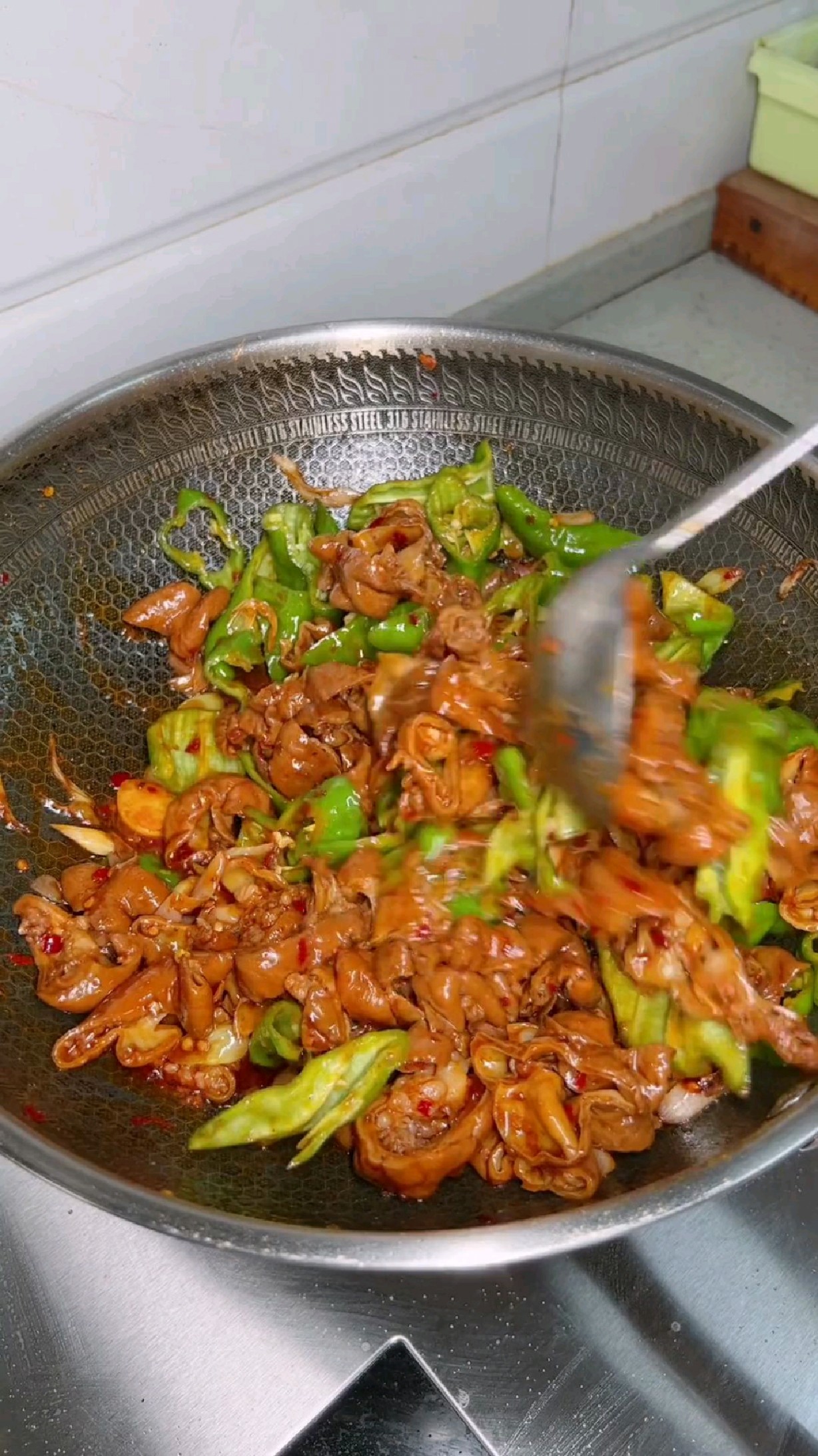 辣椒炒肥肠做法来了，喜欢吃的朋友做起来#家常美食