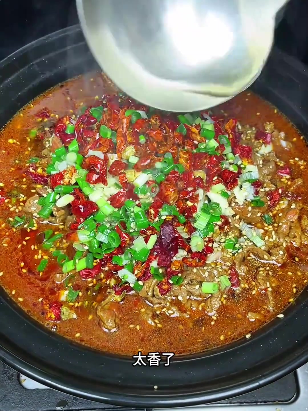 又香又嫩的水煮牛肉，这样做一点也不输外面饭店！