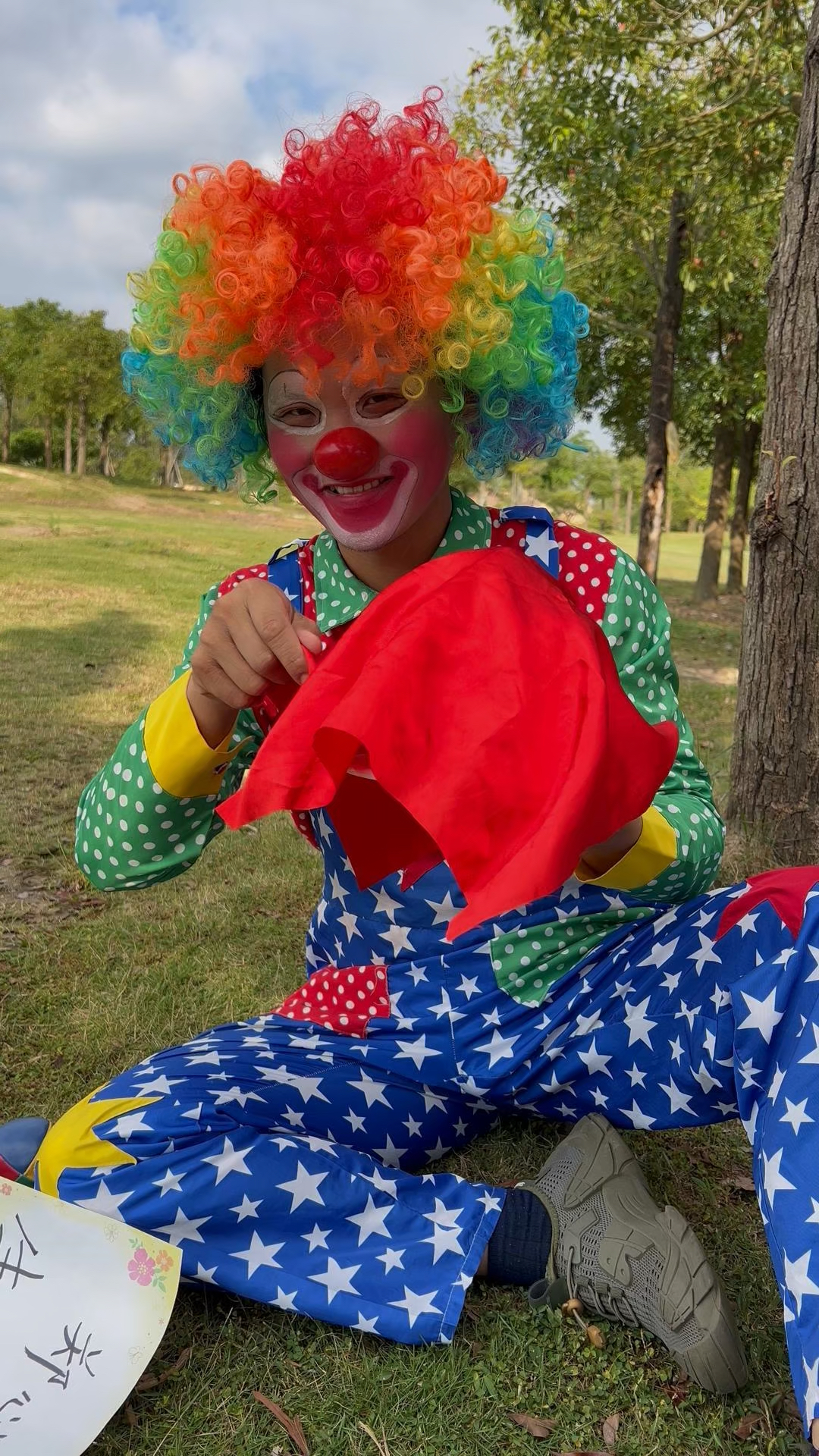 小朋友生日，小丑送祝福语 送蛋糕