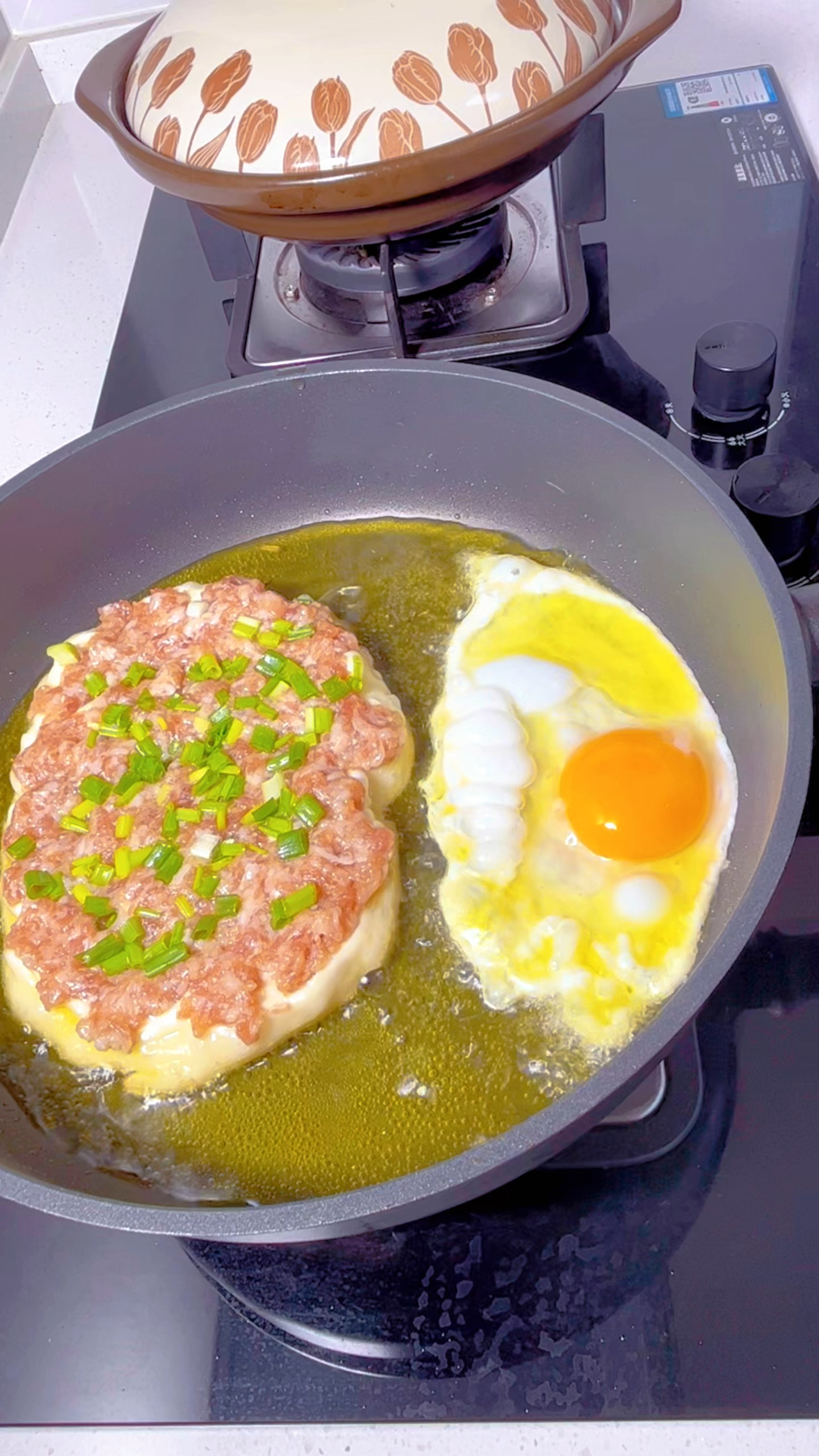 鲜肉鸡蛋发面饼的做法