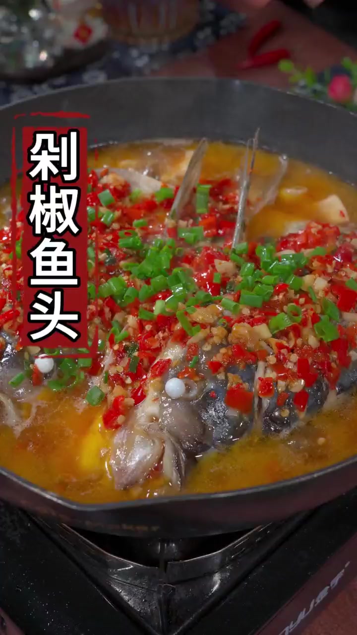 剁椒鱼头这样做才好吃，酸辣入味！