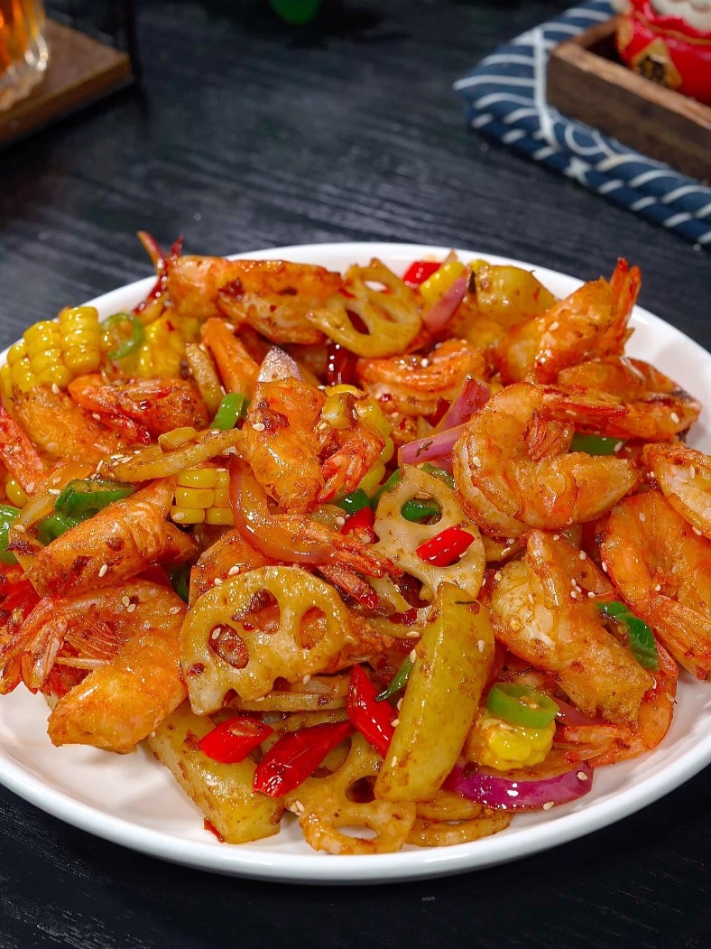 干锅虾,家庭做法！焦香入味，比饭店的还好吃。！