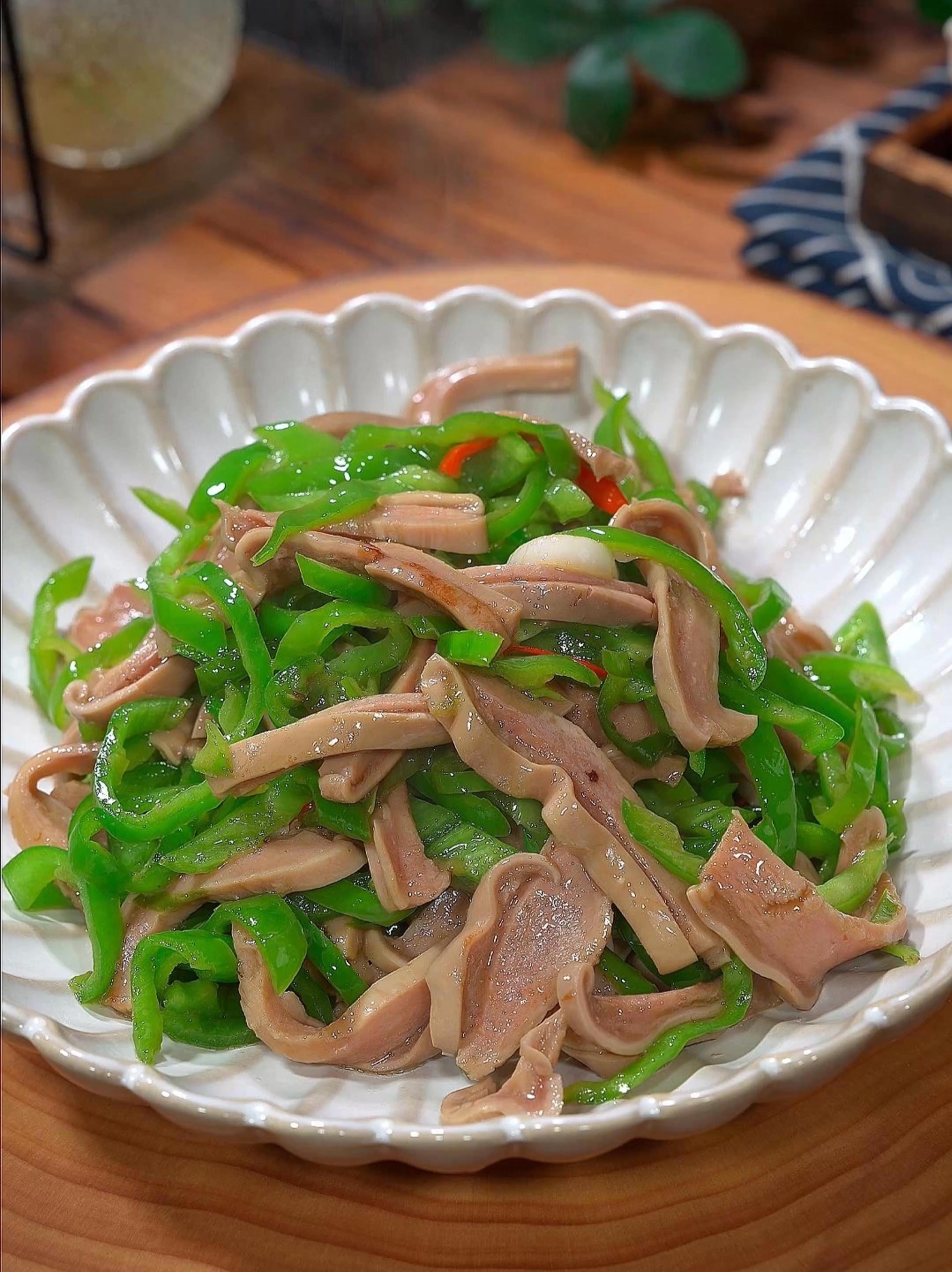 青椒炒猪肚的做法，软糯鲜香，好吃又下饭！