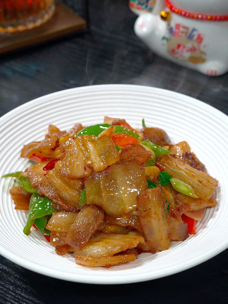 教你做家庭版四川回锅肉,做法简单,香辣好吃又下饭!!
