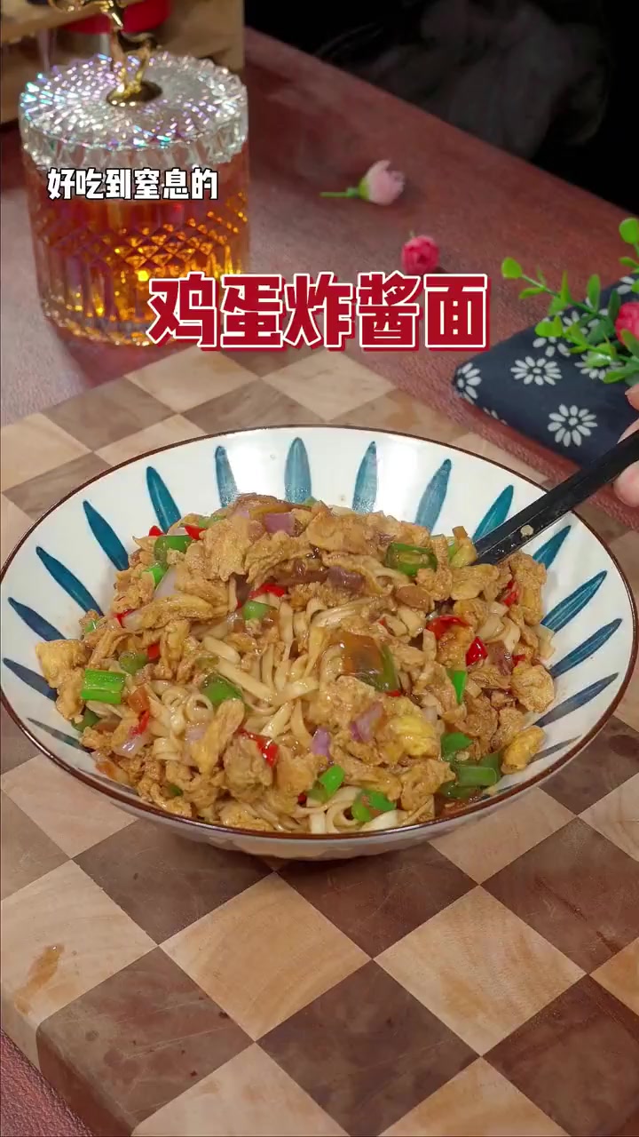 以后想吃鸡蛋炸酱面，你就像我这样做，简单方便又好吃！