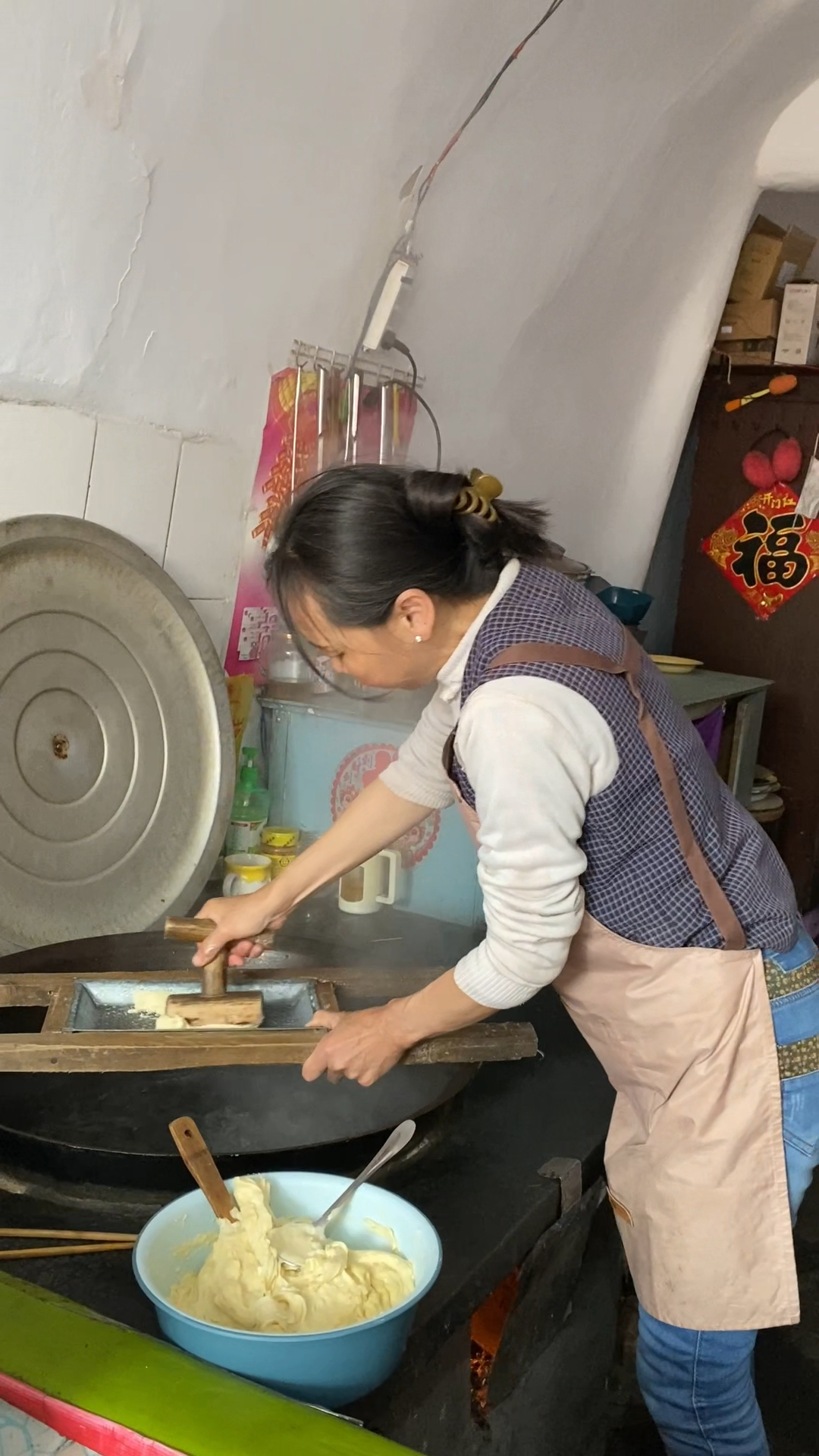 农家特色美食——抿豆面,再来一盘炒包菜,简单美味