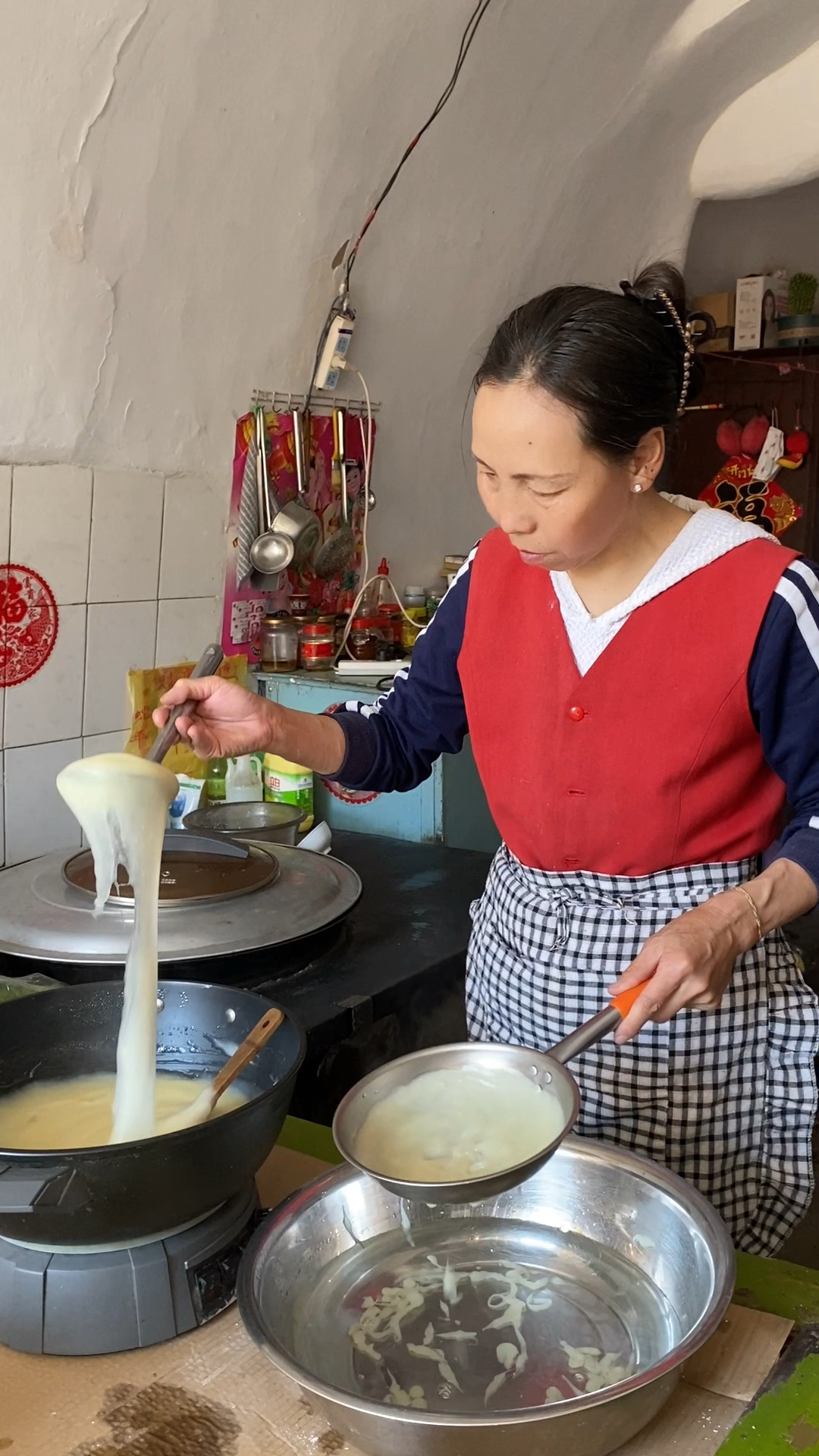 农家好面漏鱼鱼，酸辣凉爽，夏天吃解暑美味