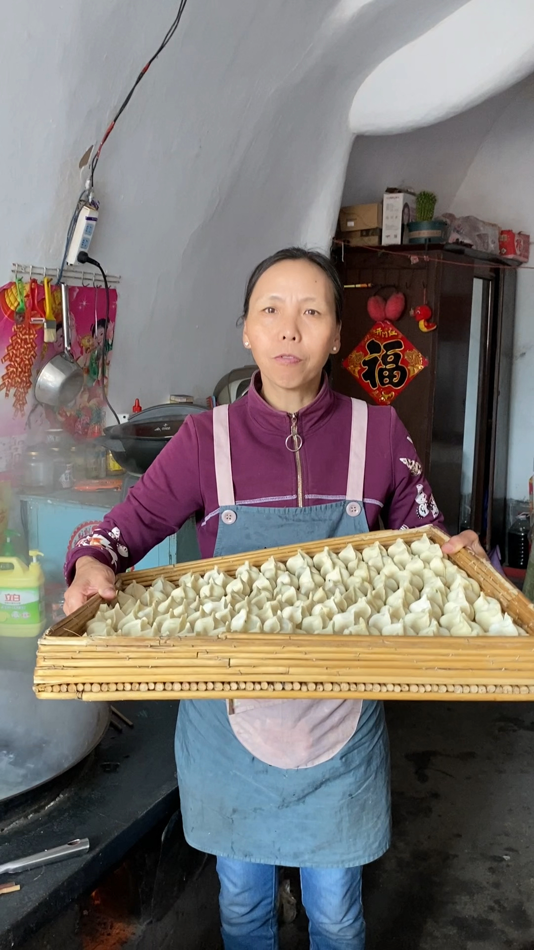 农家猪肉白菜馅饺子,蘸醋辣油,好吃美味