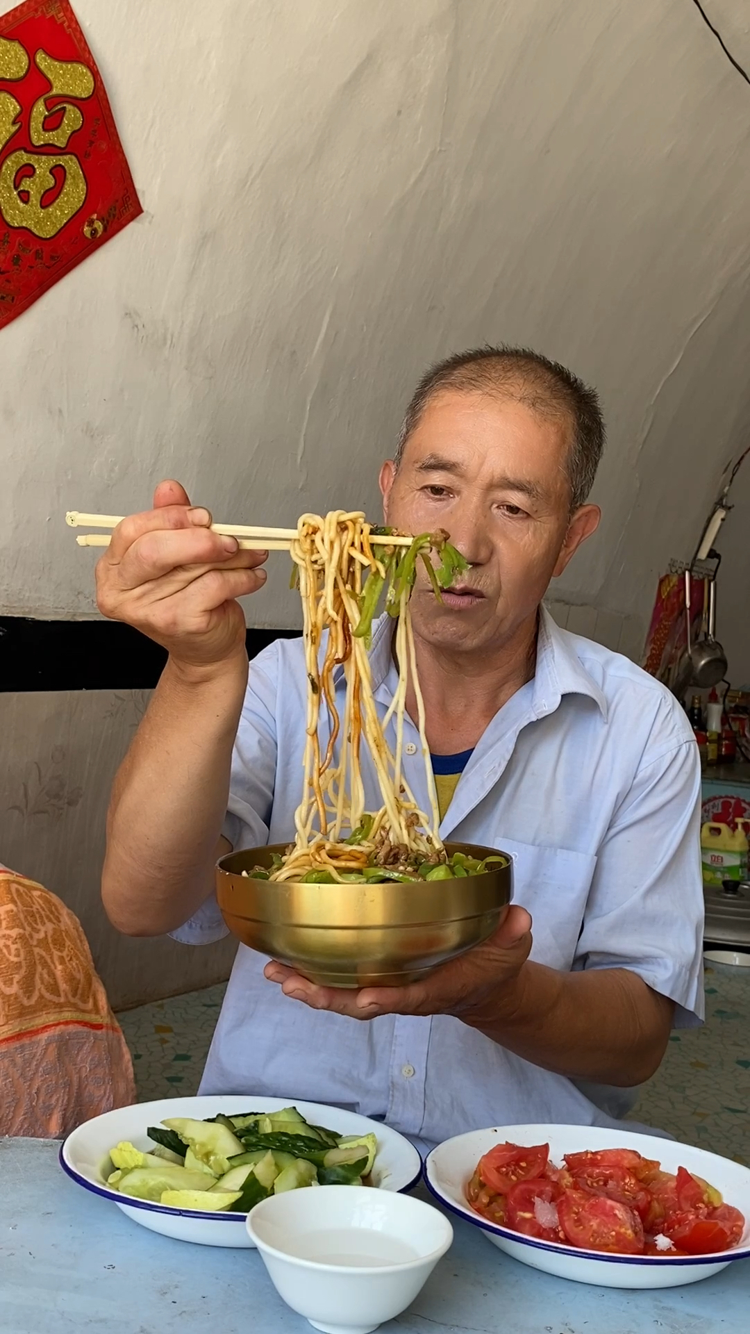 农家尖椒肉丝盖面,香辣入味,做法简单