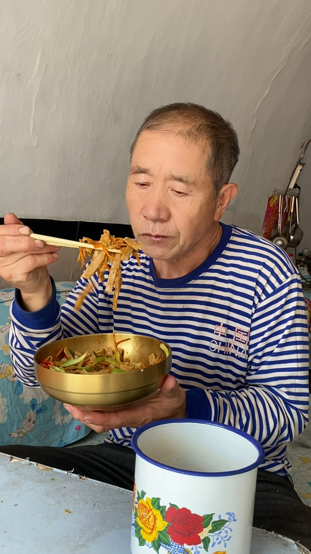 解锁莜面新吃法—炒莜面条条，筋道入味嘎嘎香