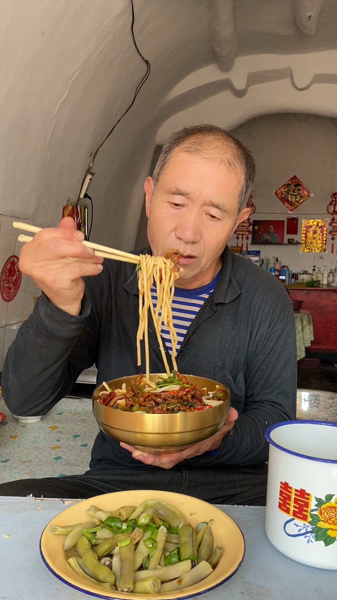 农家尖椒肉丝面,香辣入味,拌面嘎嘎下饭