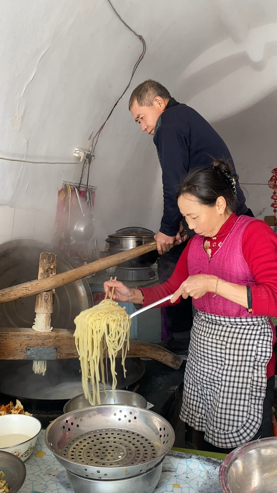 自制酸豆角炒担担面,筋道爽滑,做法简单