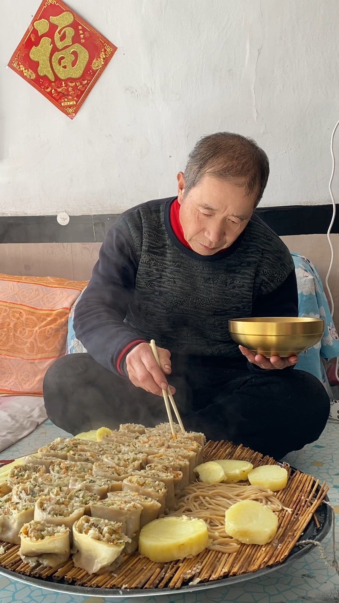 农家莜面菜卷卷,蘸上料汁,嘎嘎香