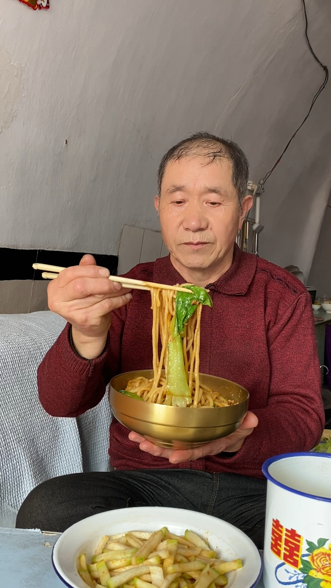 家庭版炸酱面,肉香浓郁,筋道爽滑