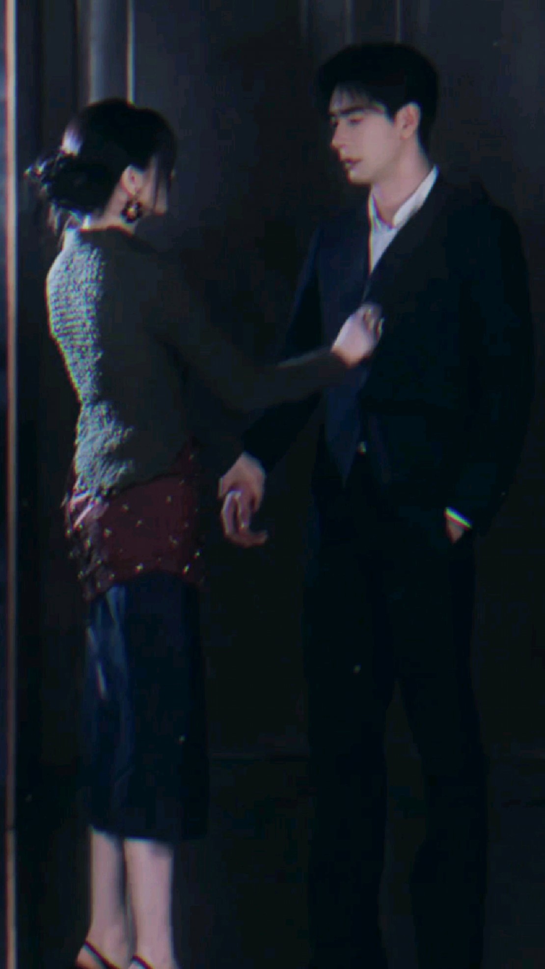 暗爽哥，这个嘴角上扬表情