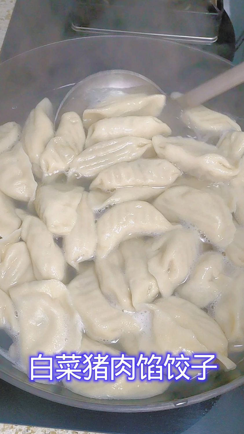 白菜猪肉馅饺子 怎么调馅才能鲜嫩多汁 不腥不腻 一口爆汁