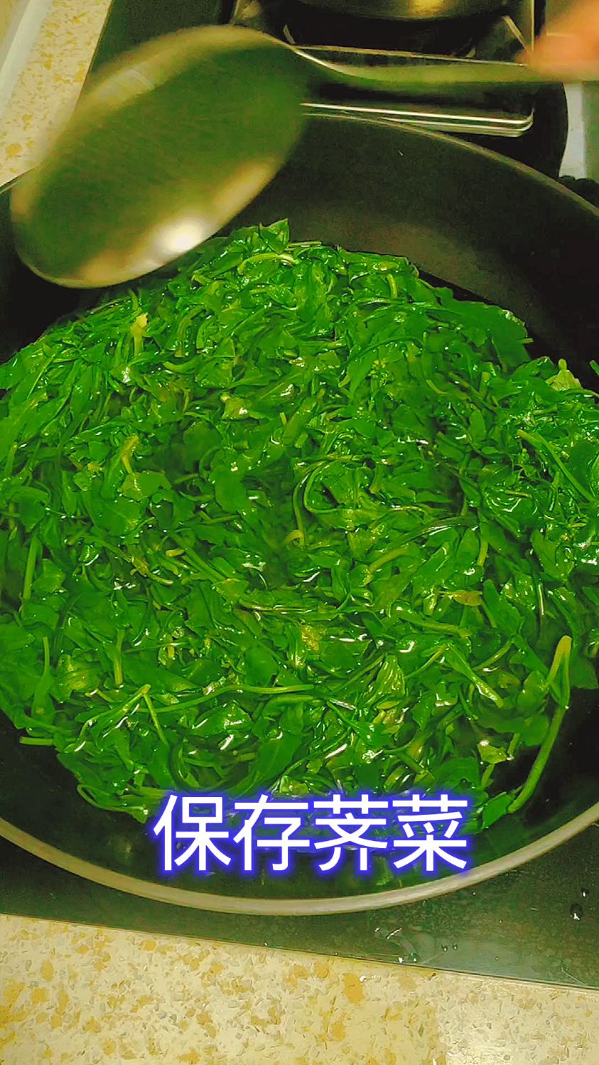 保存荠菜 这样保存荠菜一整年都没问题一点不变色什么时候吃都可以