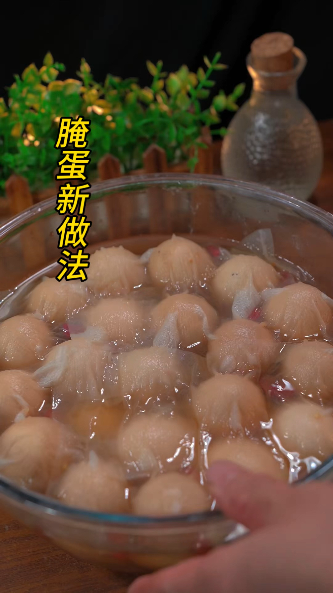 鸡蛋到底是用凉水腌还是用开水腌呢?怎能做到流油起沙还不齁咸呢