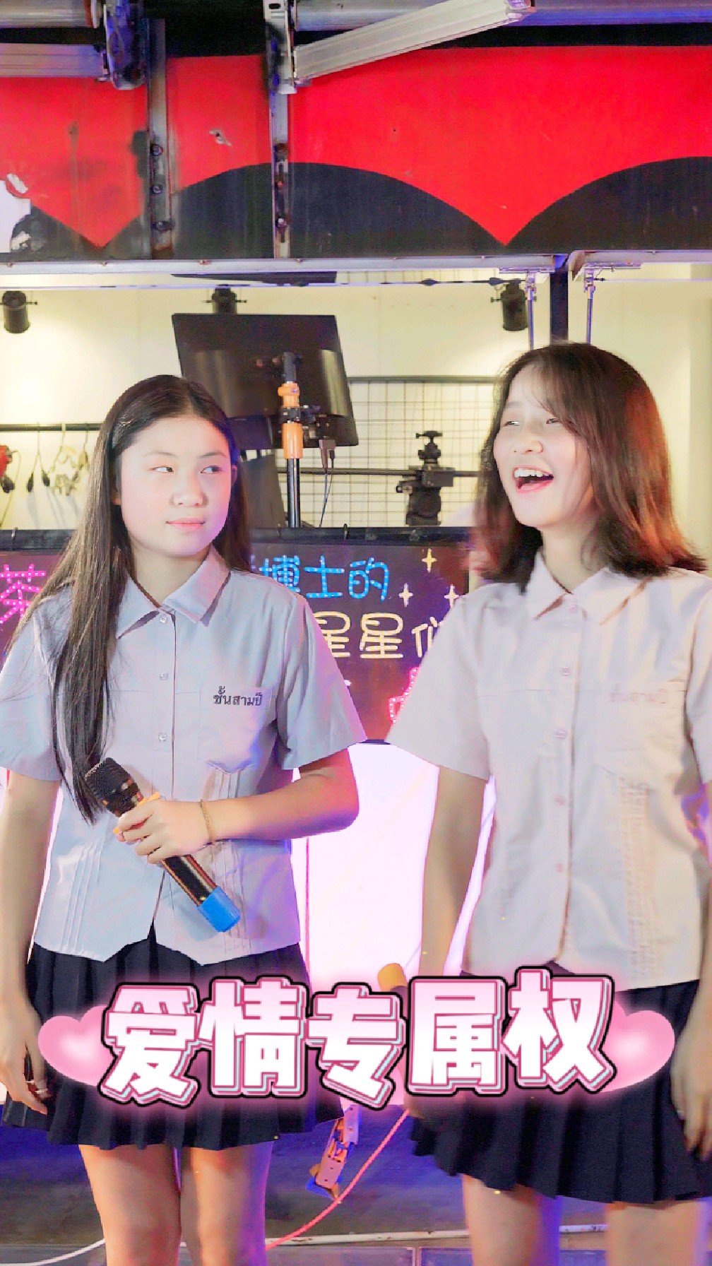 集体开始亮照片吧，看看谁的背面是写着“生生世世”的