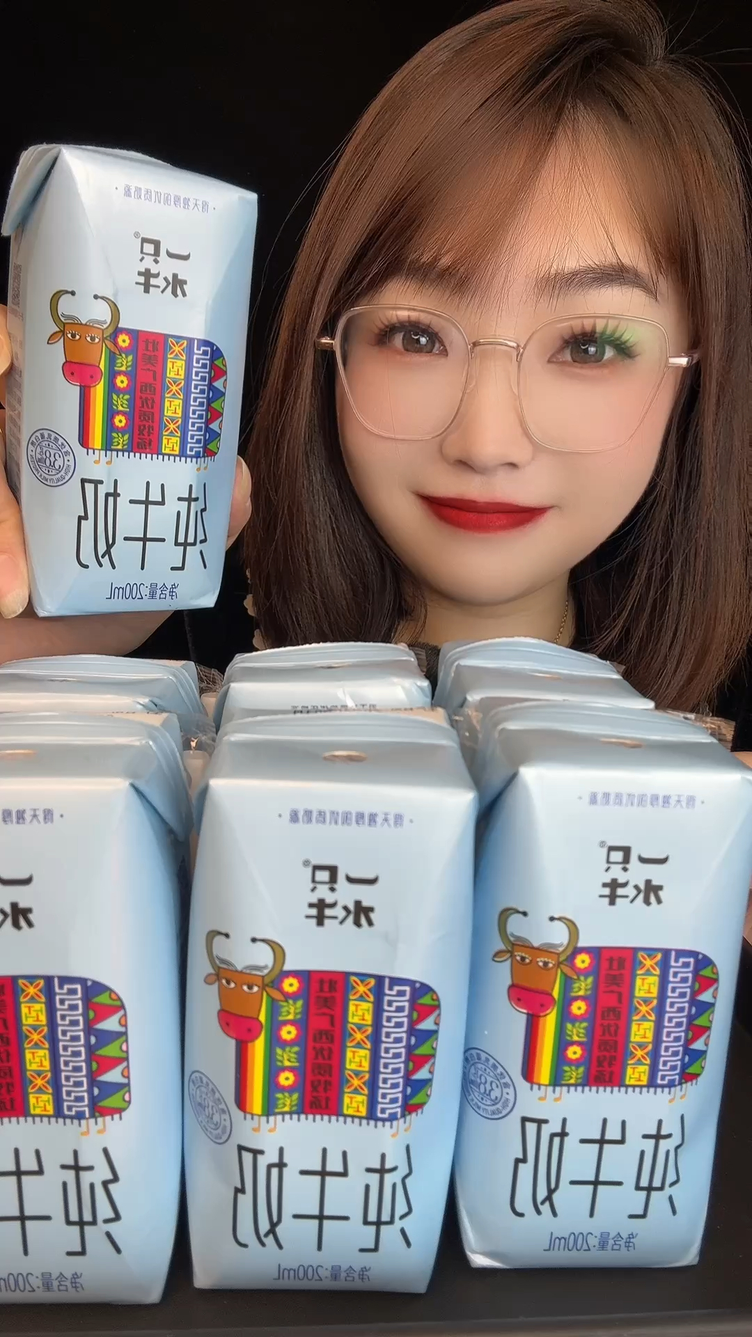 一只水牛纯牛奶,蓝色包装