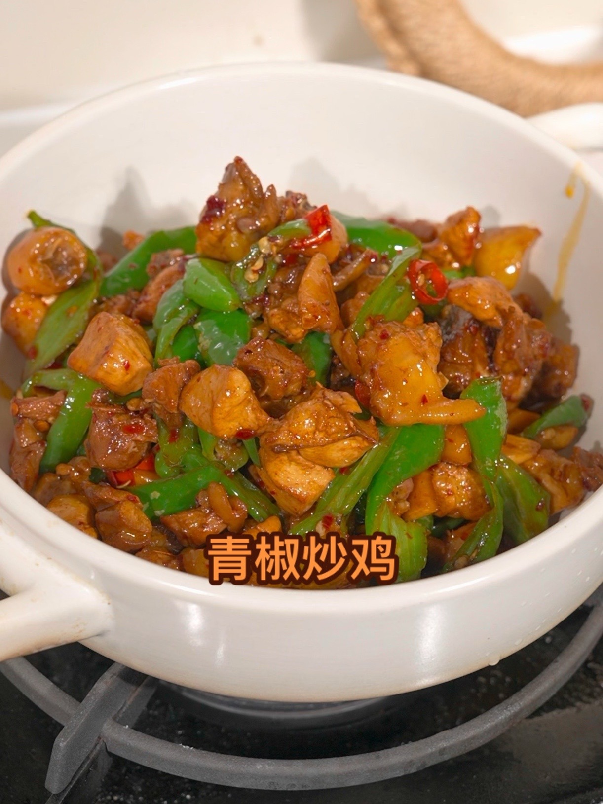 青椒炒鸡这样做,简单不要太下饭!