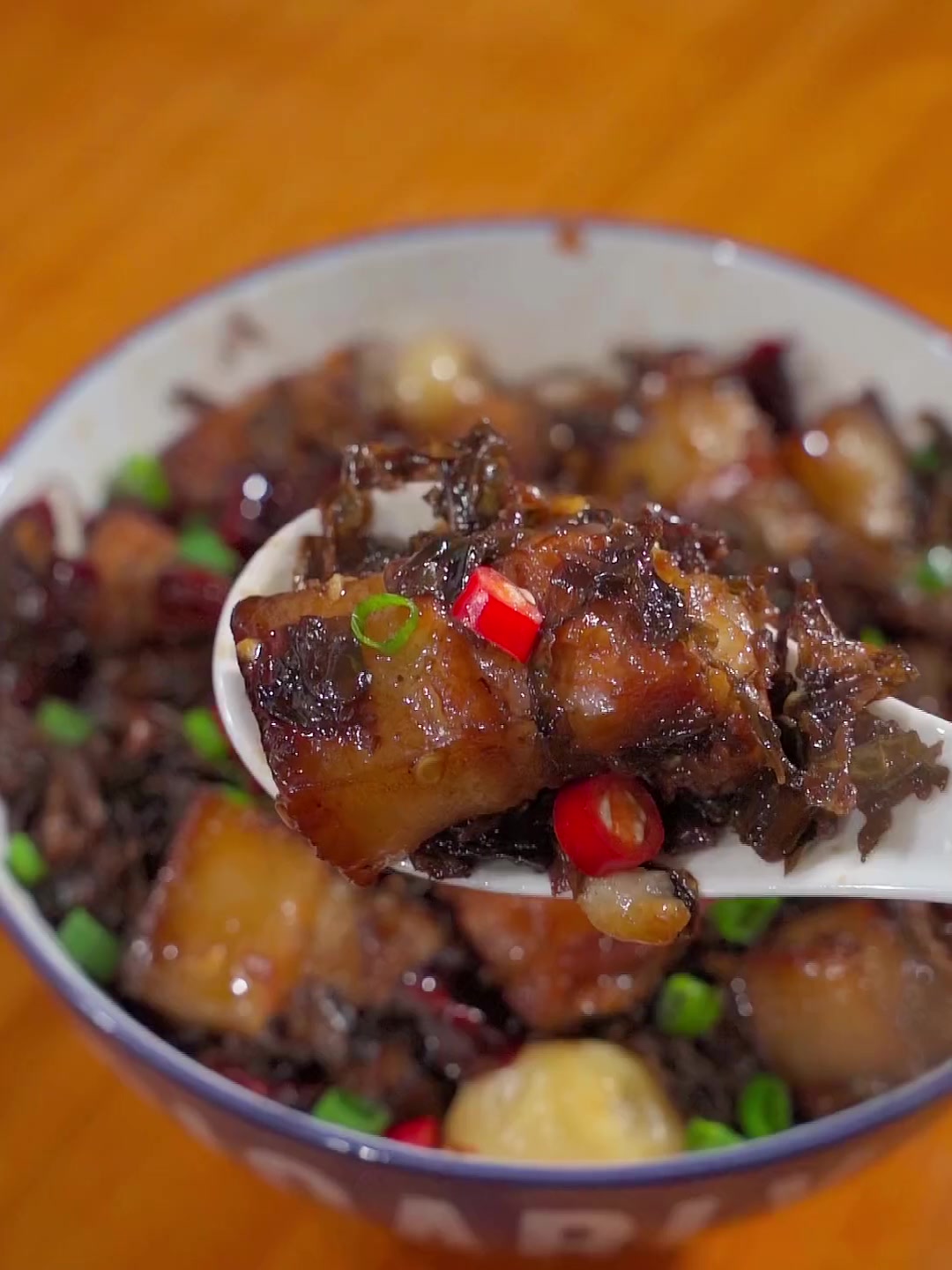 湘味版梅菜蒸肉，香辣软烂,比扣肉很好吃做法简单！！